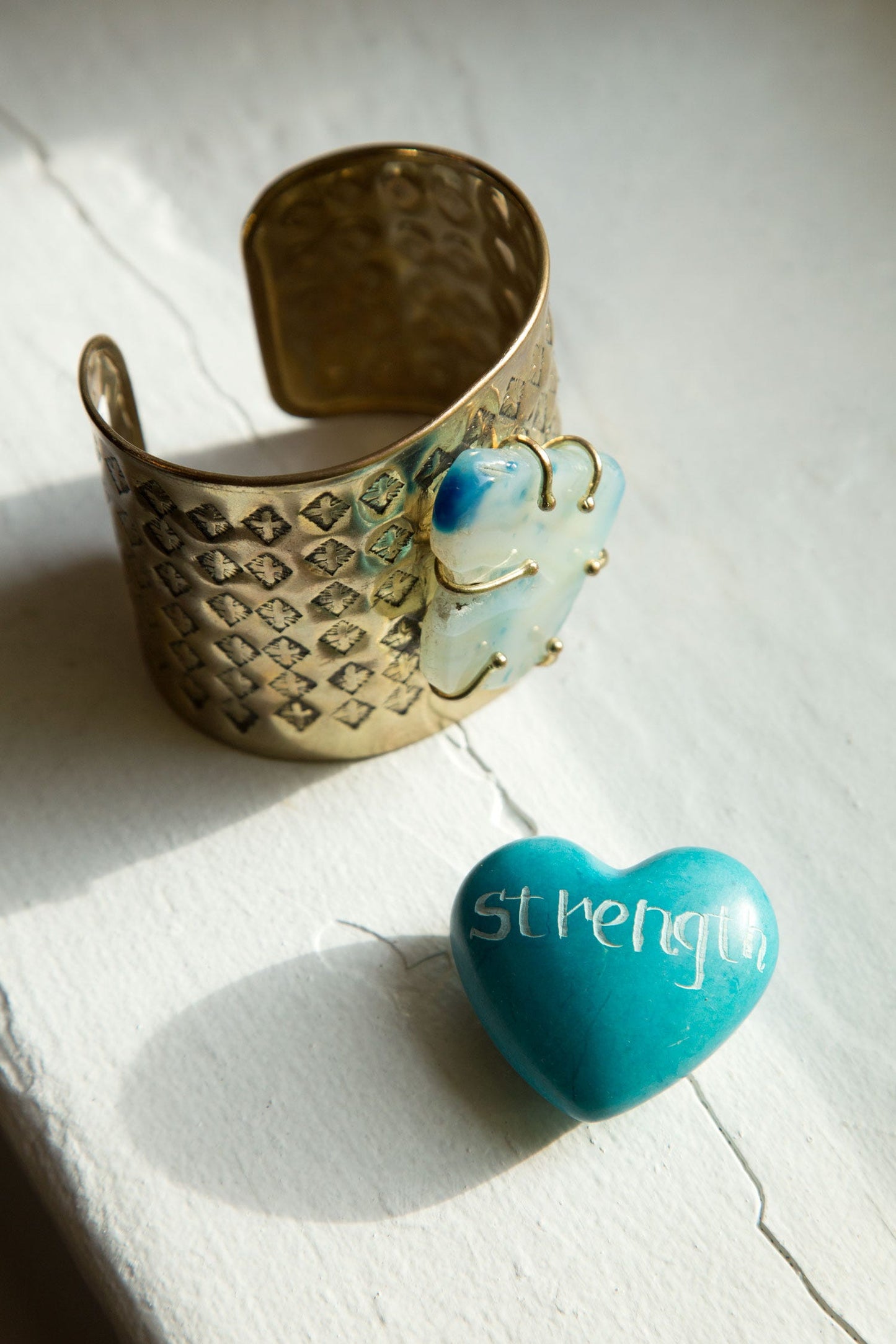 Paperweight STRENGTH M/5 kisii aqua