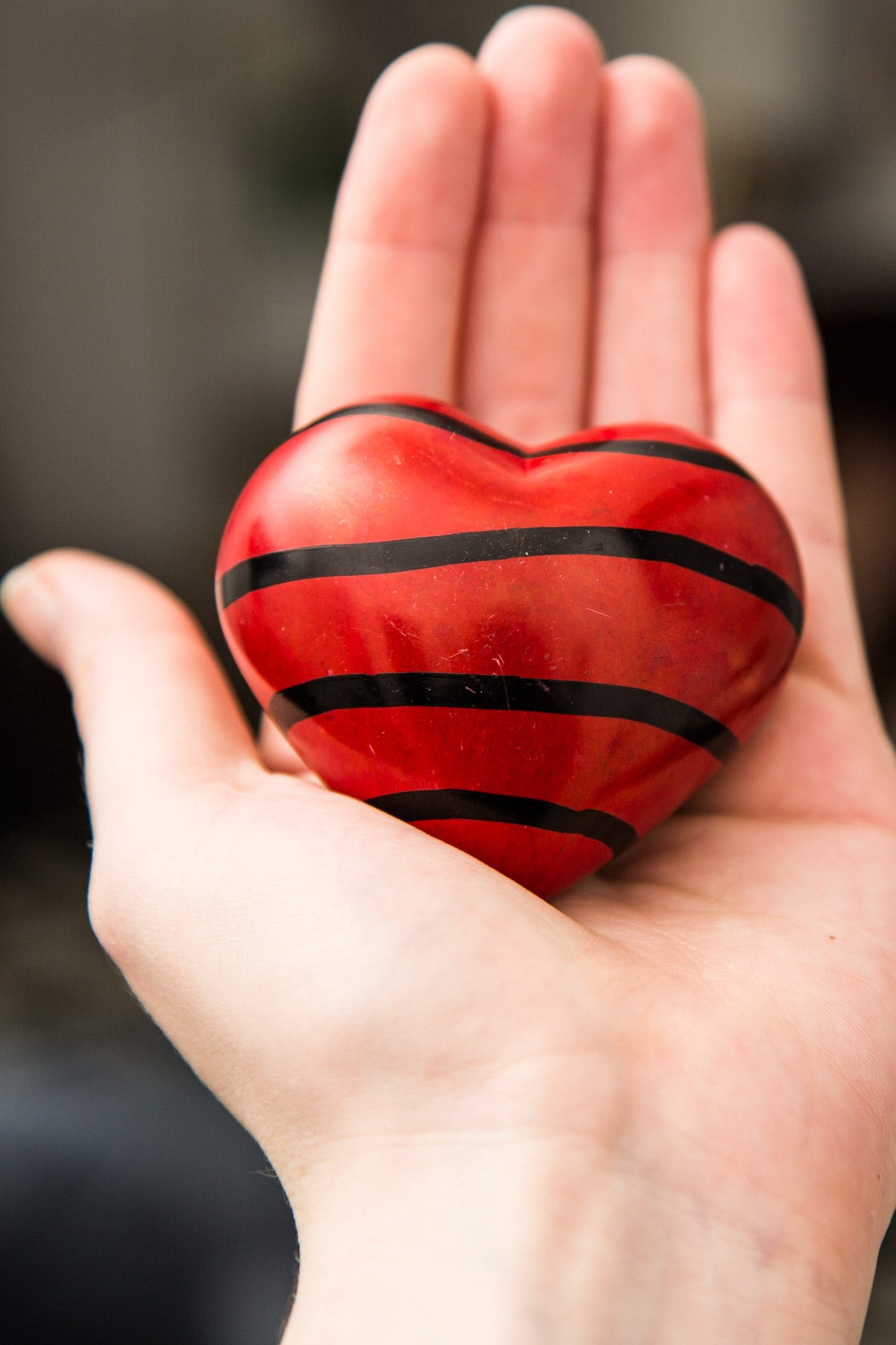 Paperweight heart M/10 kisii 2D asst