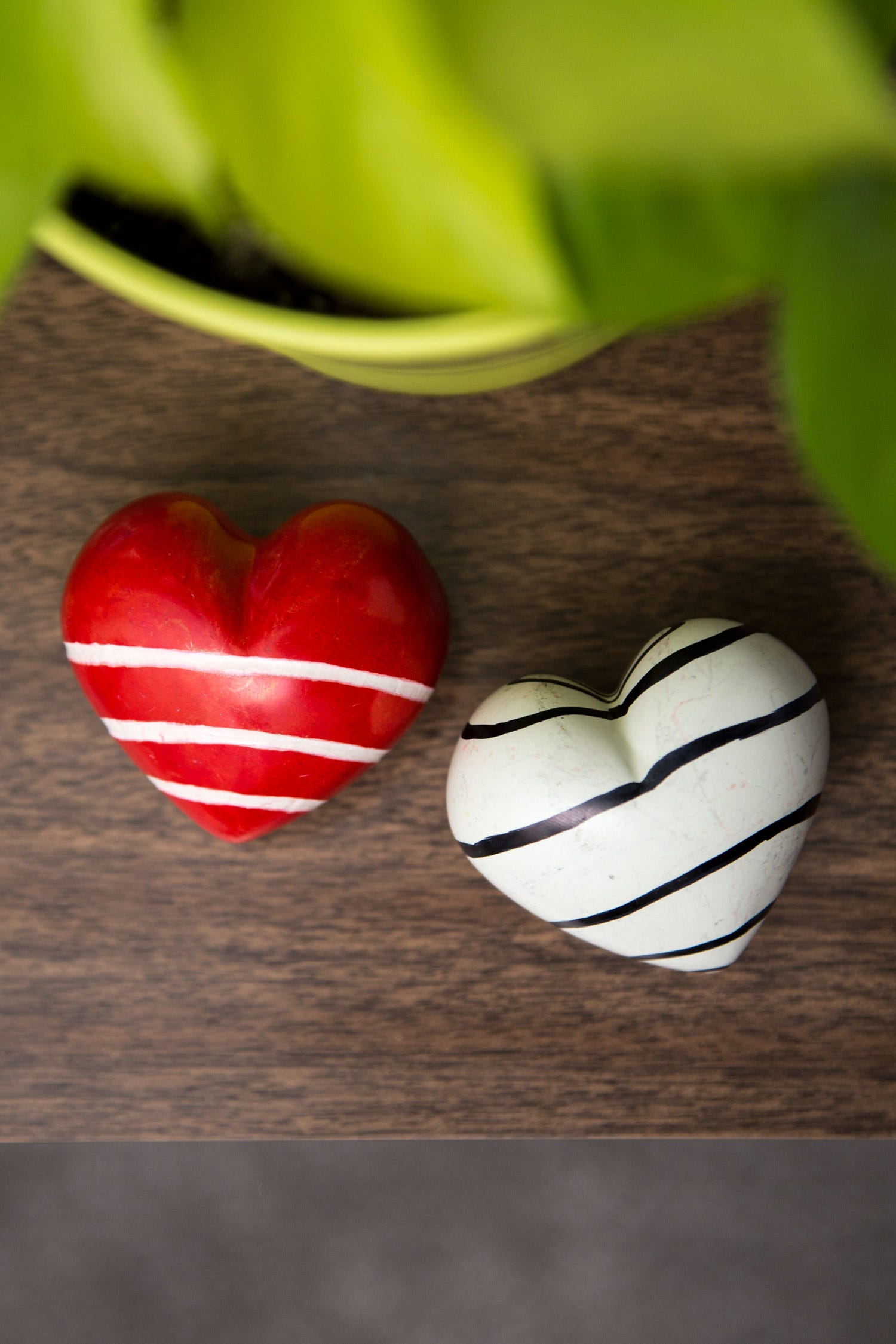 Paperweight heart M/10 kisii 2D asst