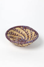 Basket zig-zag swirl raffia 6.5Dx2H asst blu/nat