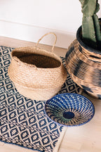 Basket spiral raffia 12D asst blue/navy