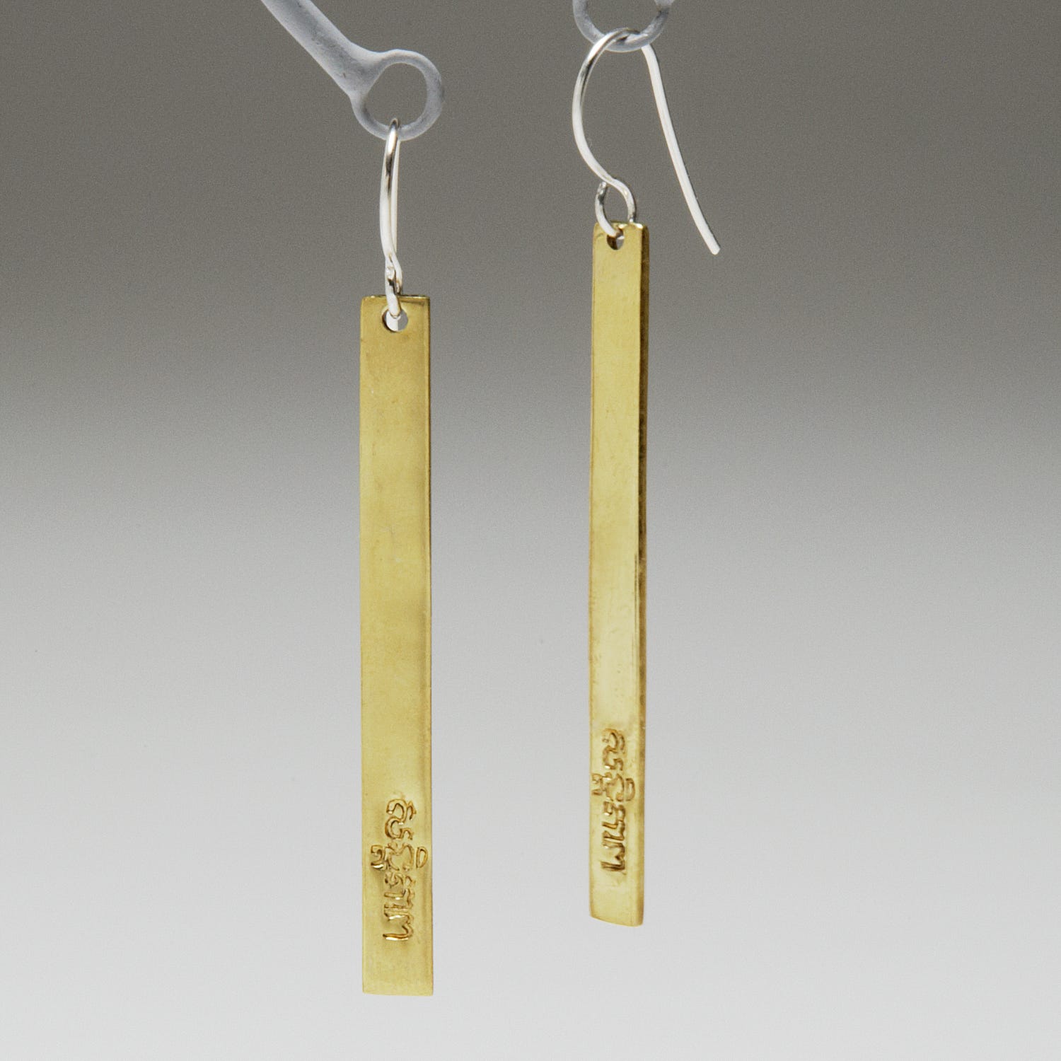 Earrings hanging bar peace brass 2.5L br