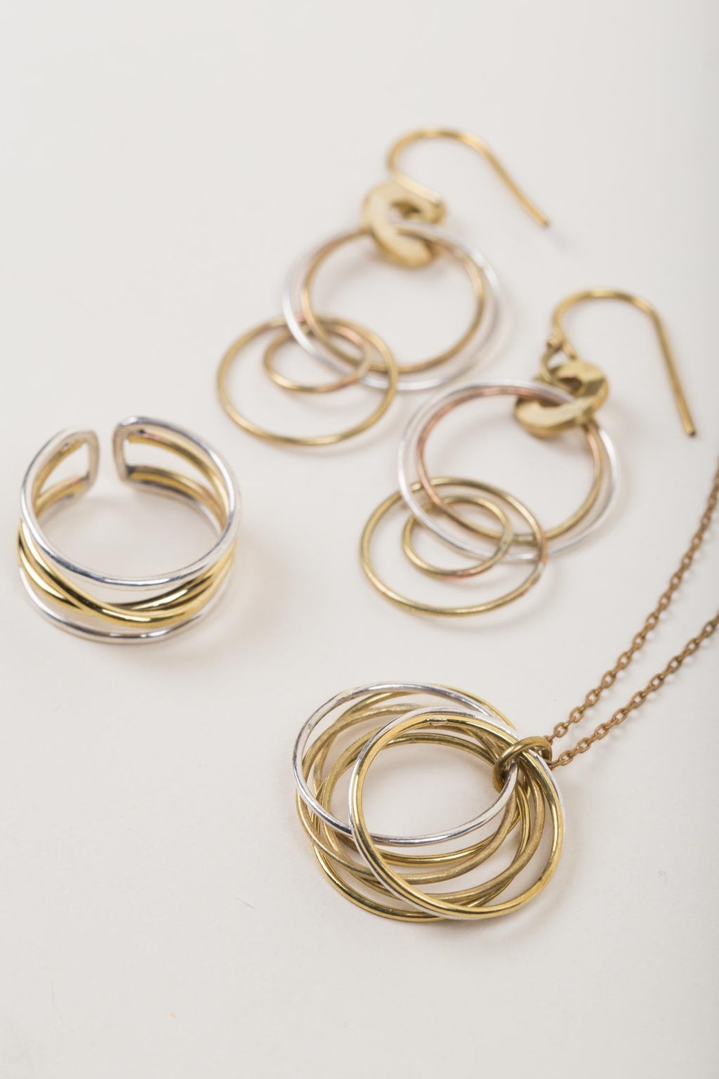 Ring crossing spiral bombshell .5W silver/brass