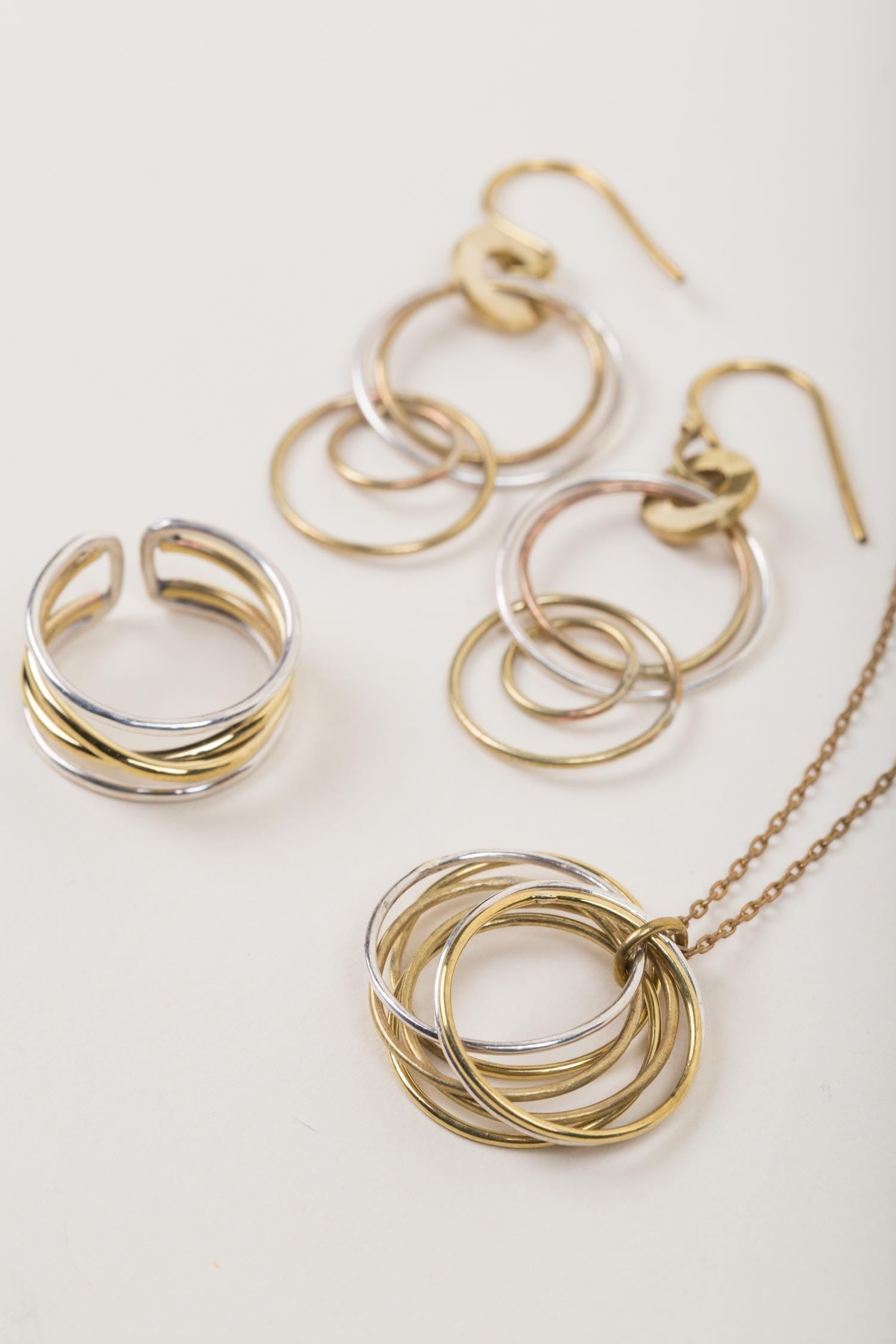 Ring crossing spiral bombshell .5W silver/brass