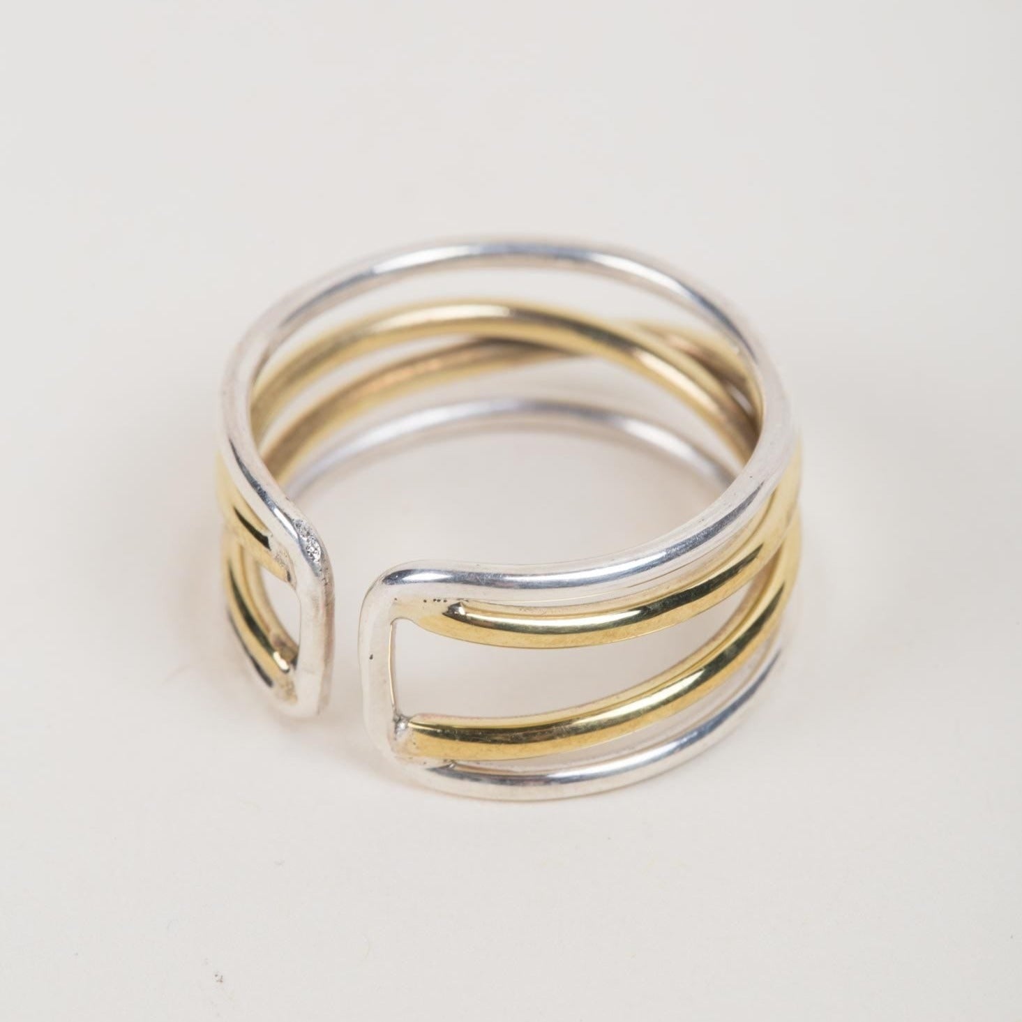 Ring crossing spiral bombshell .5W silver/brass