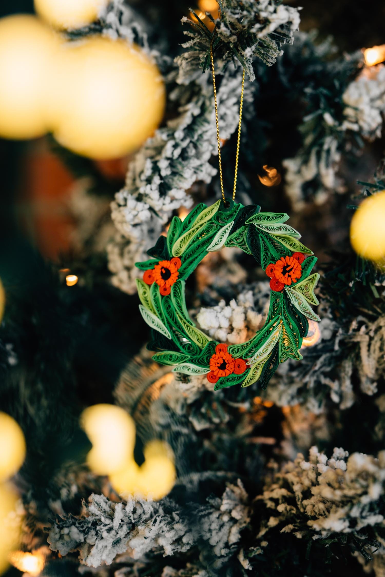 Ornament wreath M/3 quilled paper 3D grn/red