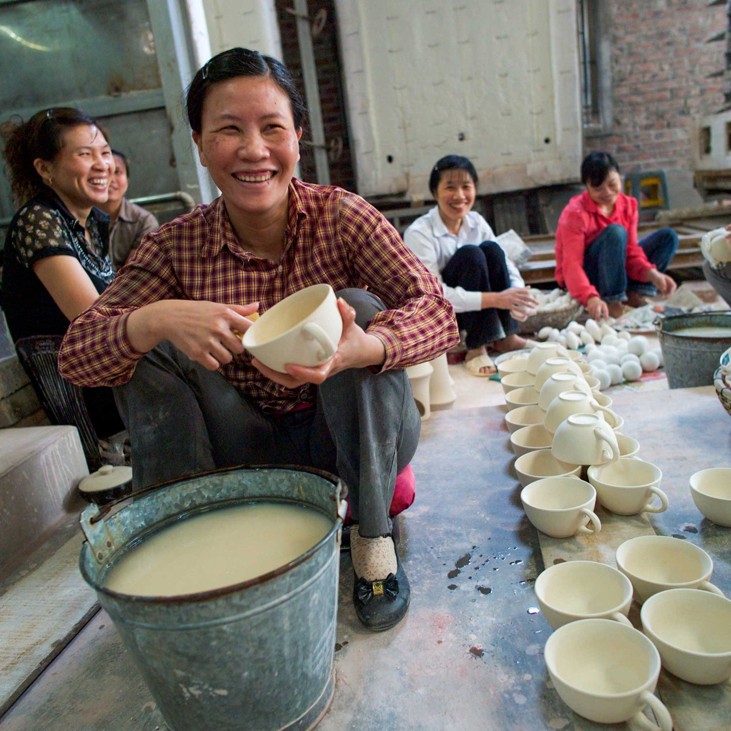 Mug raindrops f/13oz ceramic 4Dx4H white/blue