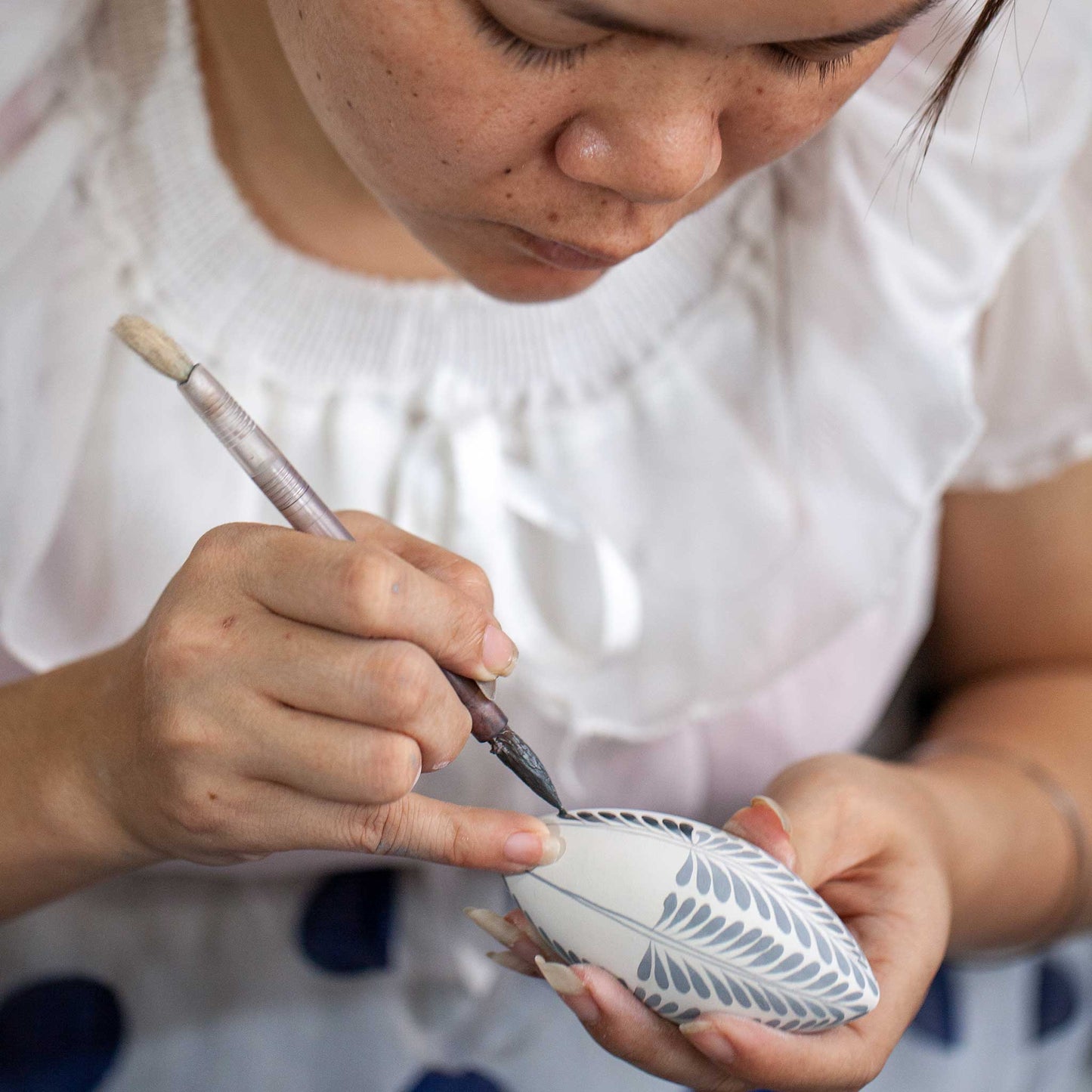 Mug raindrops f/13oz ceramic 4Dx4H white/blue
