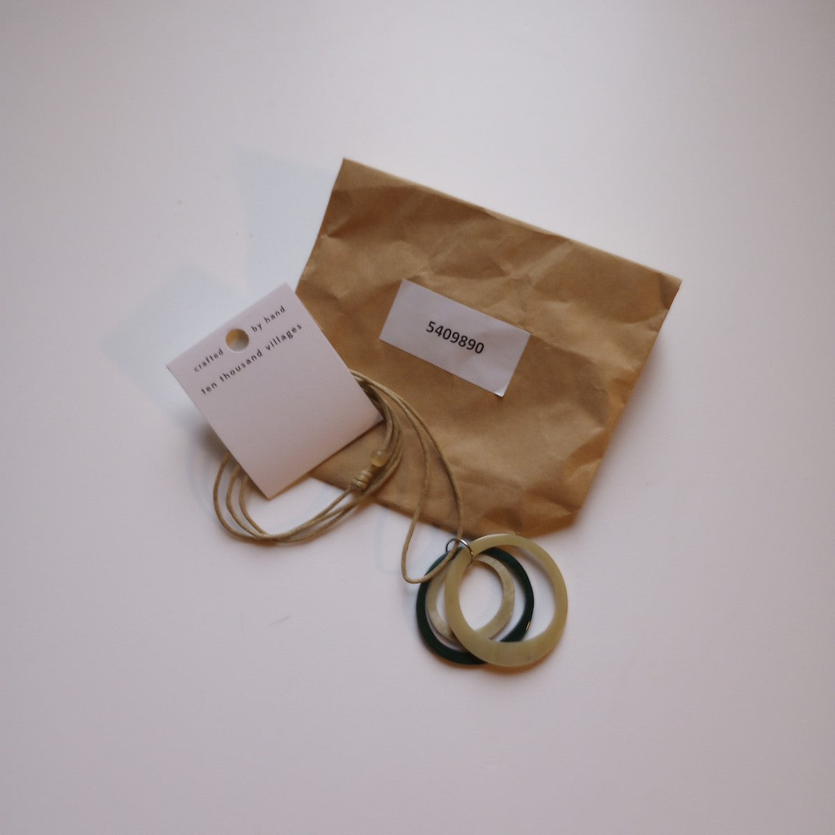 Necklace 3 crcl pend horn/cord 36L tan/cream/blue