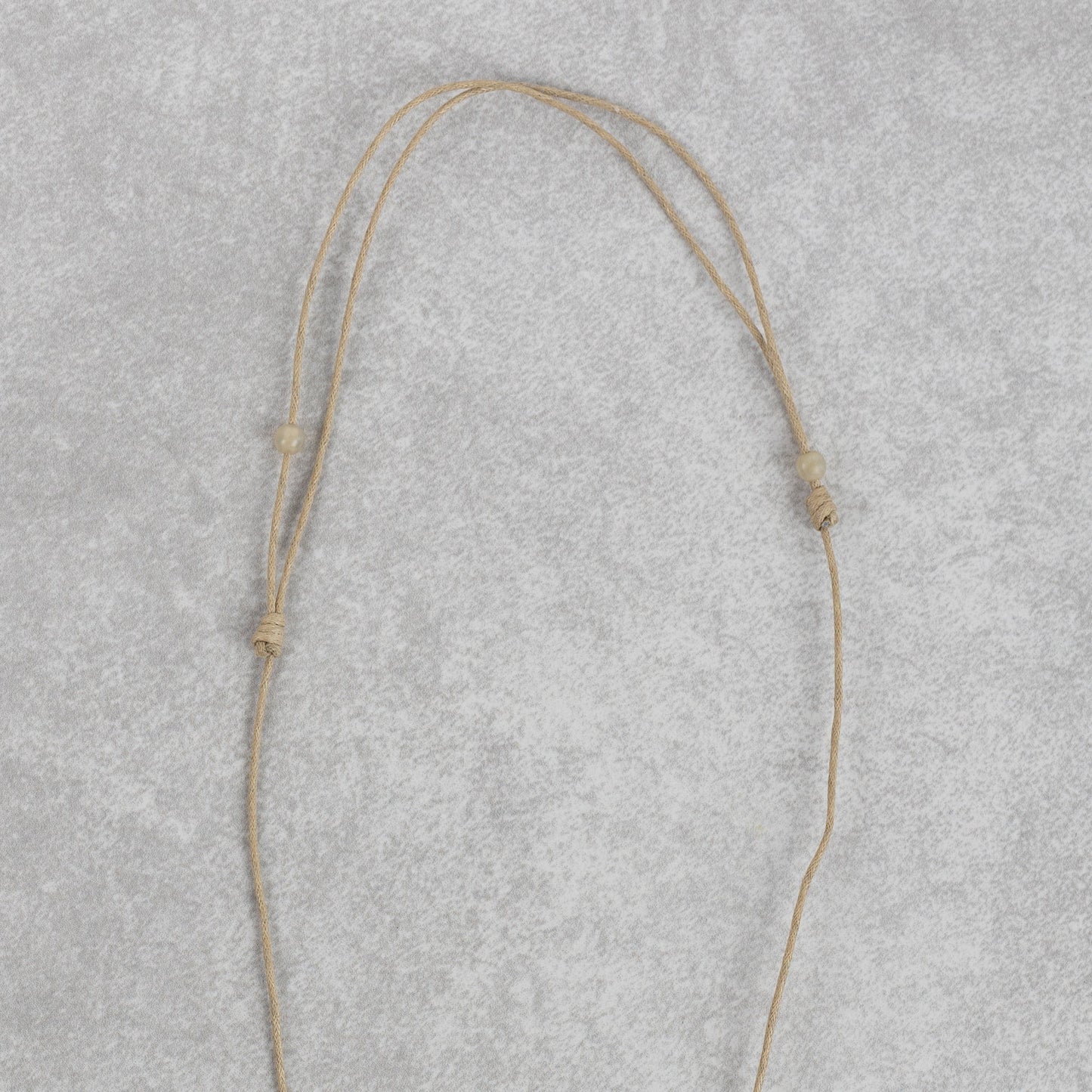 Necklace 3 crcl pend horn/cord 36L tan/cream/blue