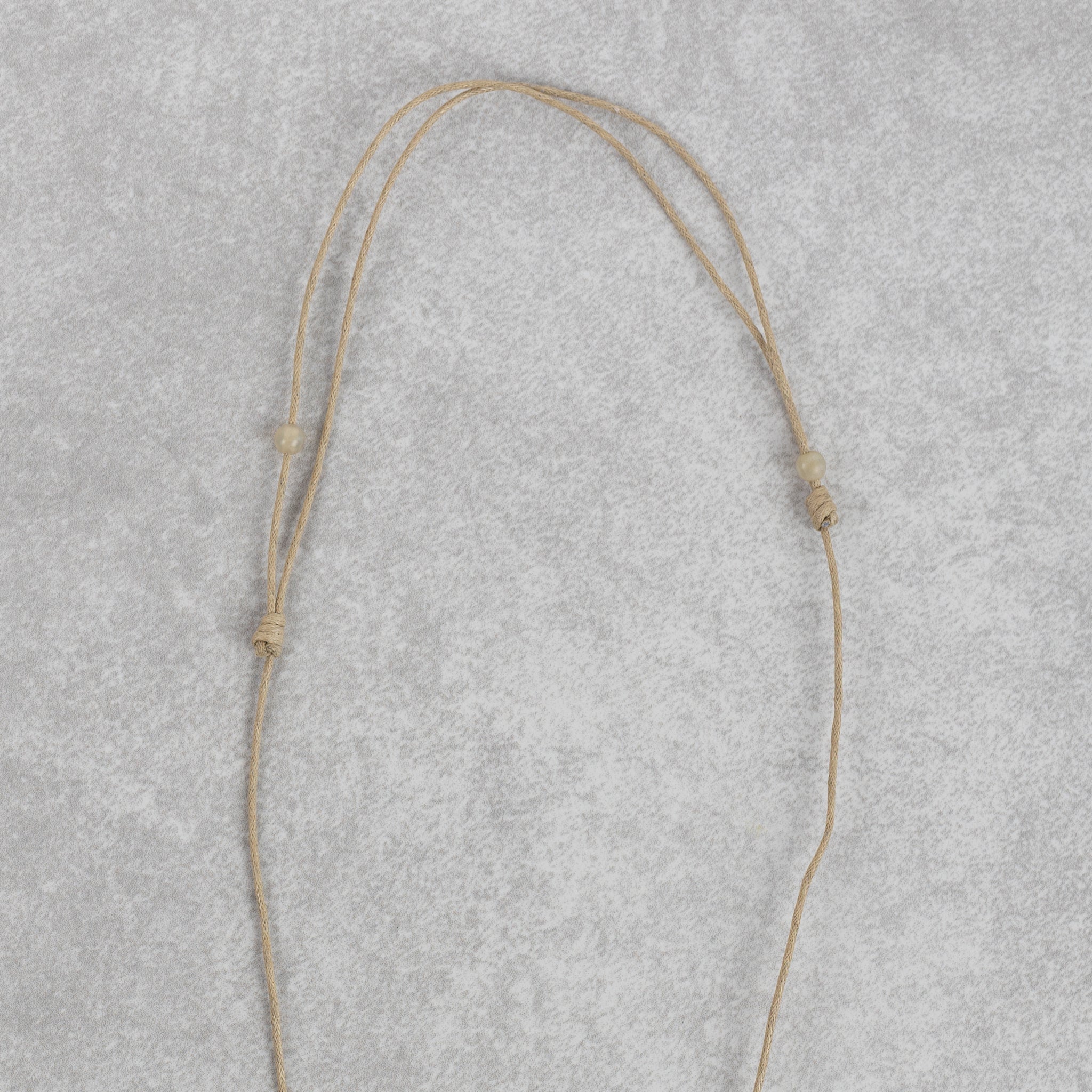 Necklace 3 crcl pend horn/cord 36L tan/cream/blue