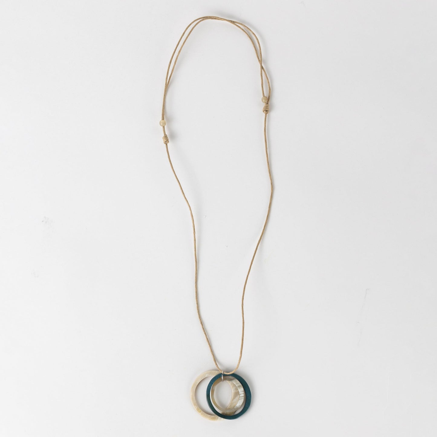 Necklace 3 crcl pend horn/cord 36L tan/cream/blue