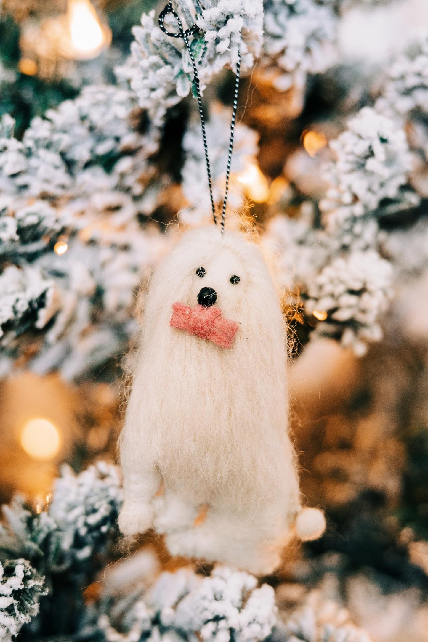 Ornament dog yeti M/3 wool 4H white/pink