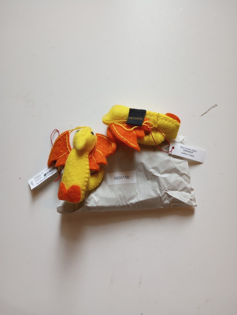 Ornament dino flying M/2 felt 4H yellow/orange