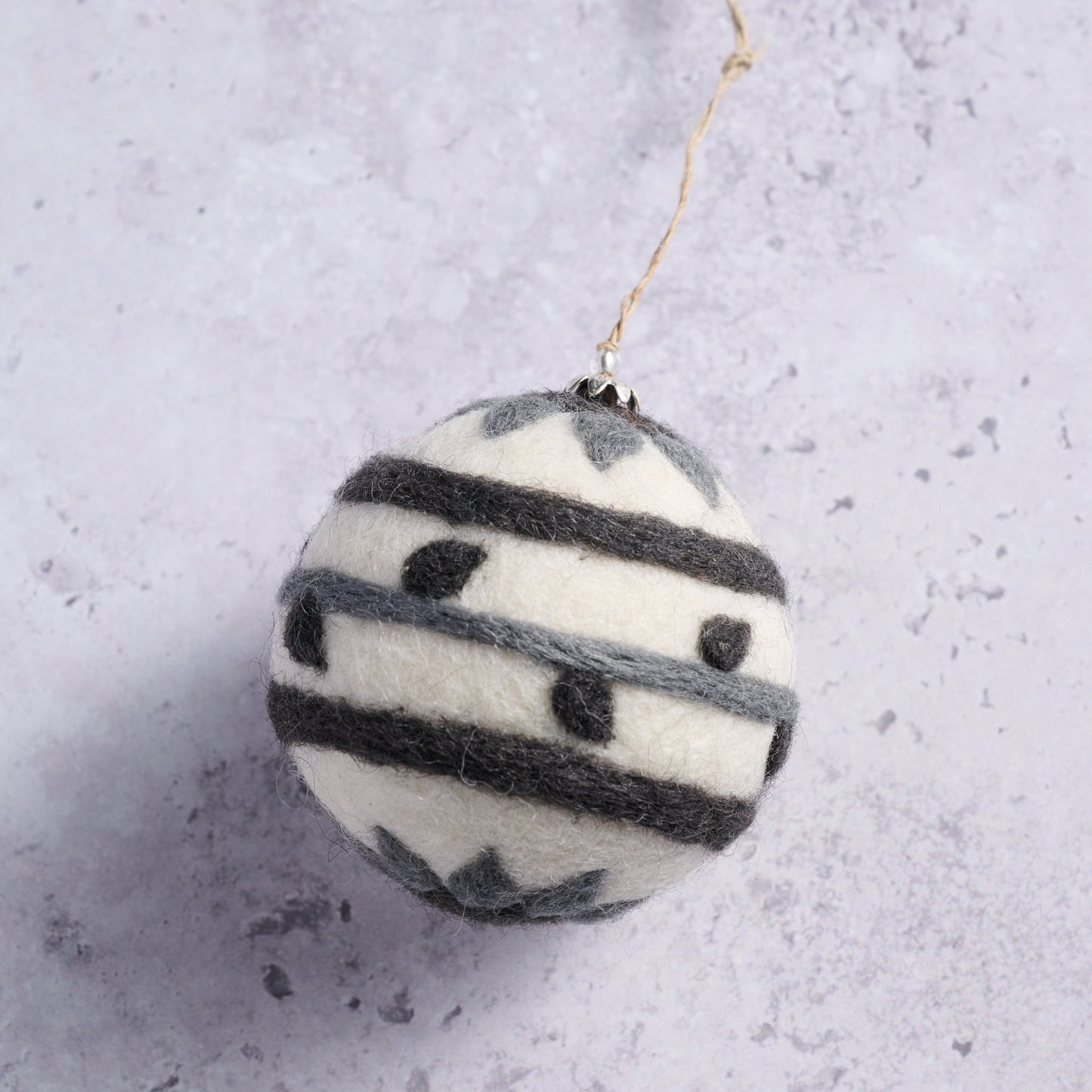 Ornament ball stripes M/2 felt 2.5D cream/gray