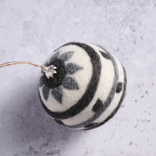 Ornament ball stripes M/2 felt 2.5D cream/gray