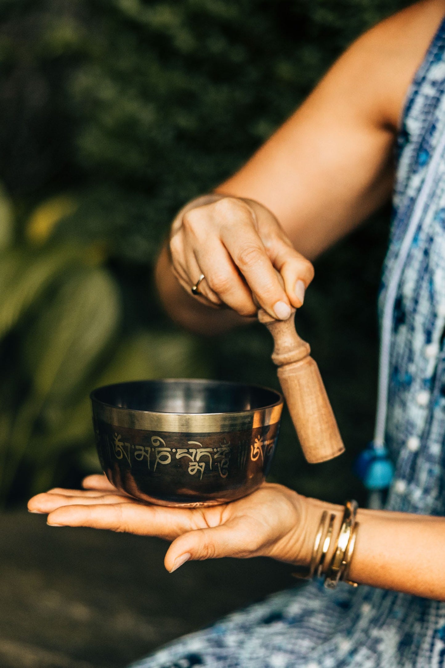 Singing bowl endless knot  brass 4.75Dx2.5H brn