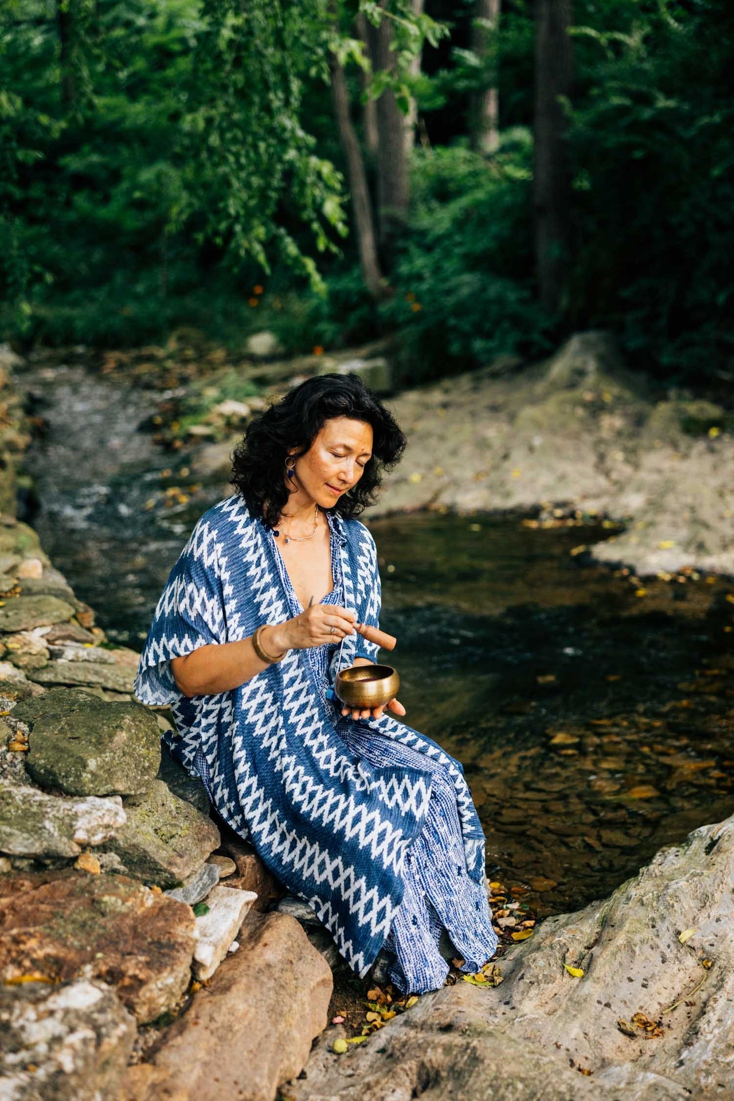 Singing bowl w/pillow/bag hammered brass 4.5Dx2H