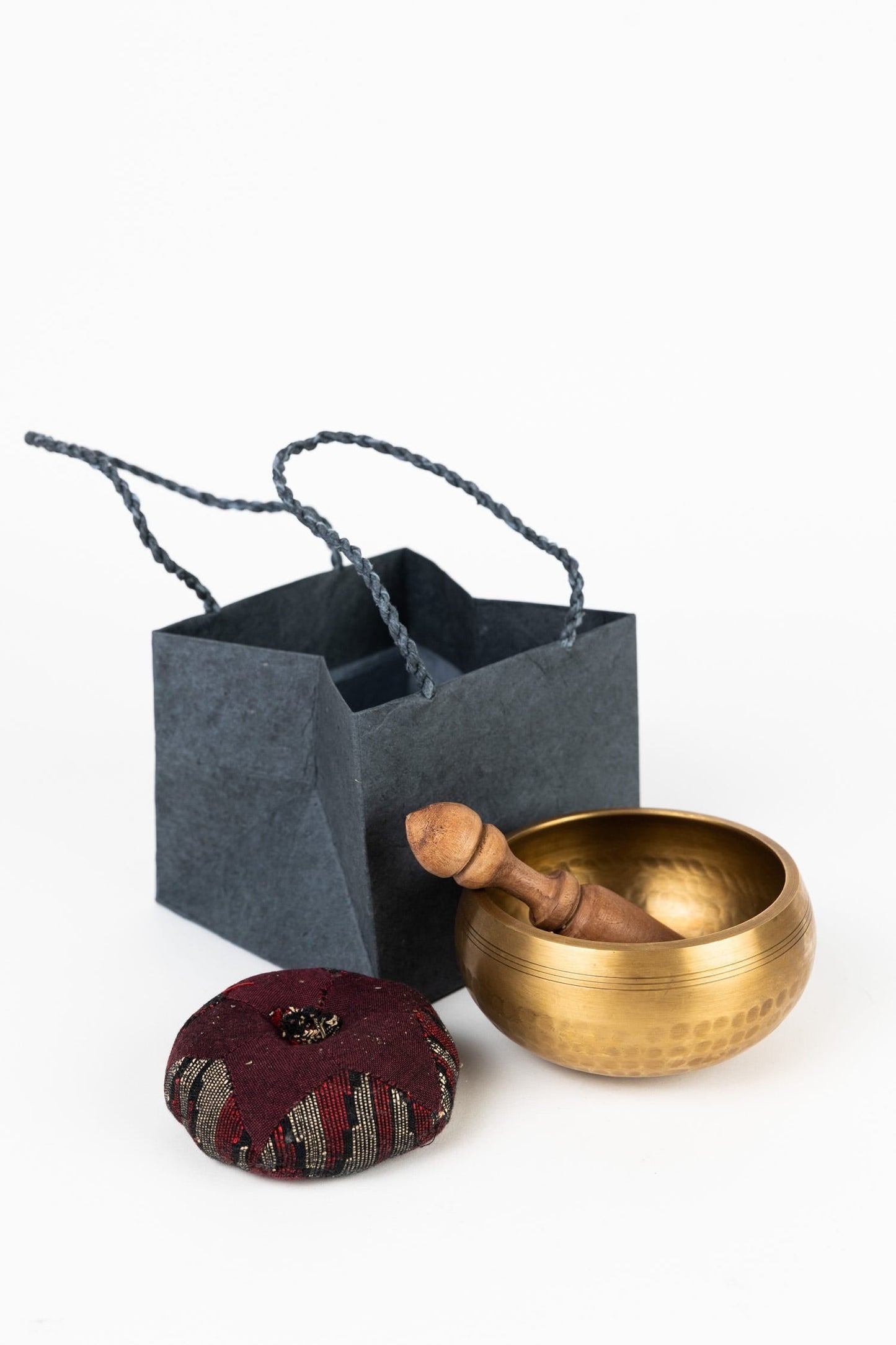 Singing bowl w/pillow/bag hammered brass 4.5Dx2H