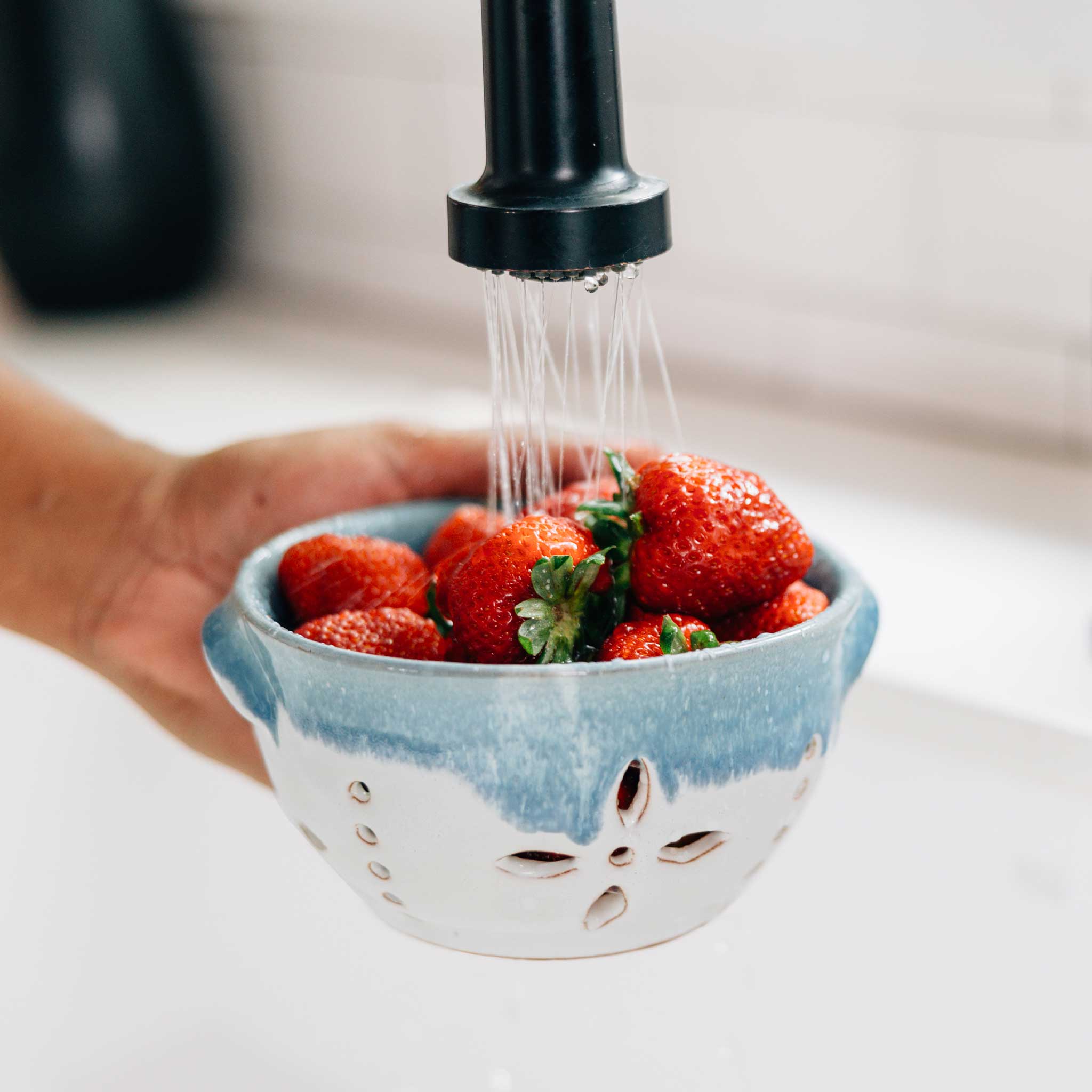 Colander drip glz cer 6D crm/blu