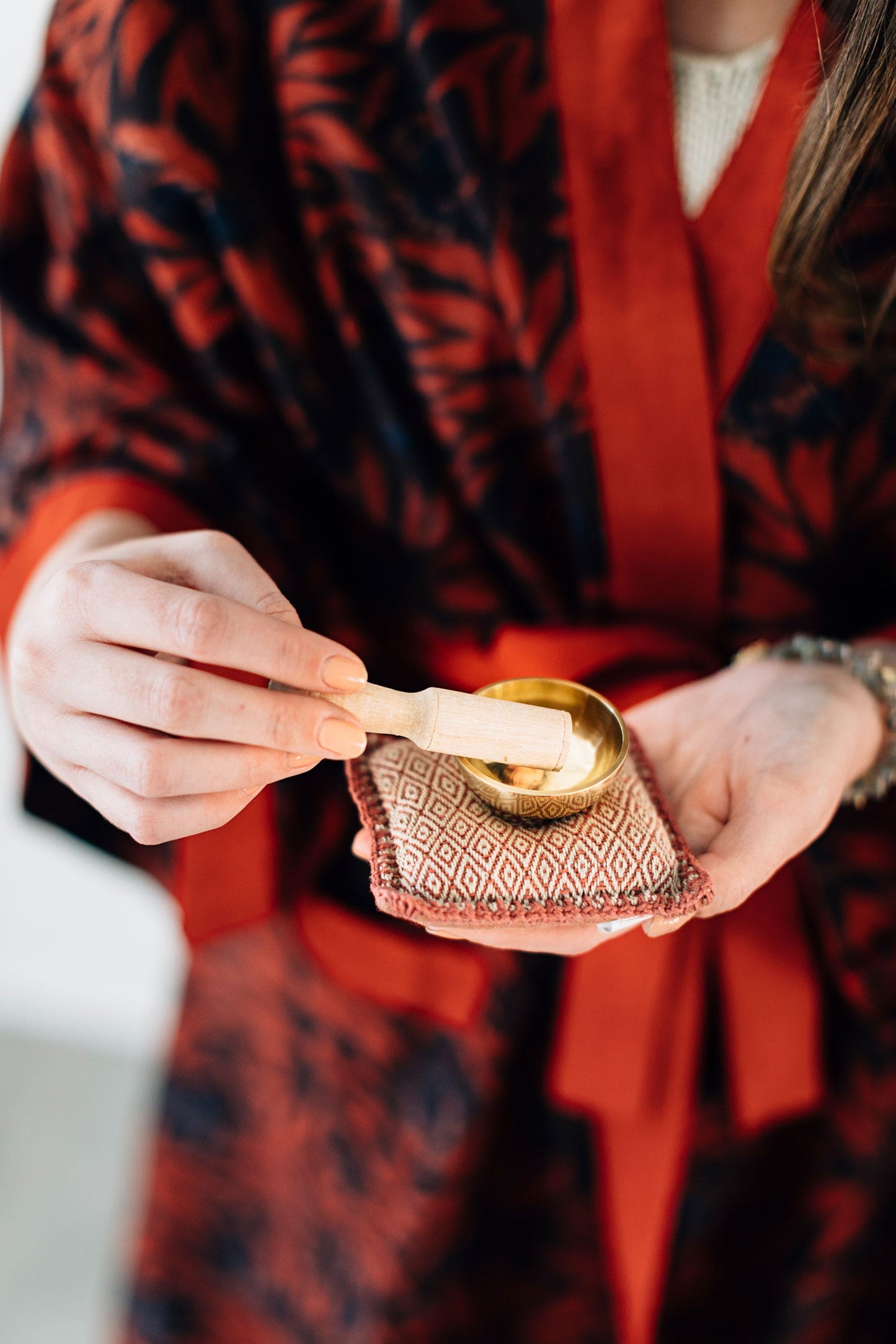 Singing bowl mini w/pillow 2D 3.5sq rust/cream