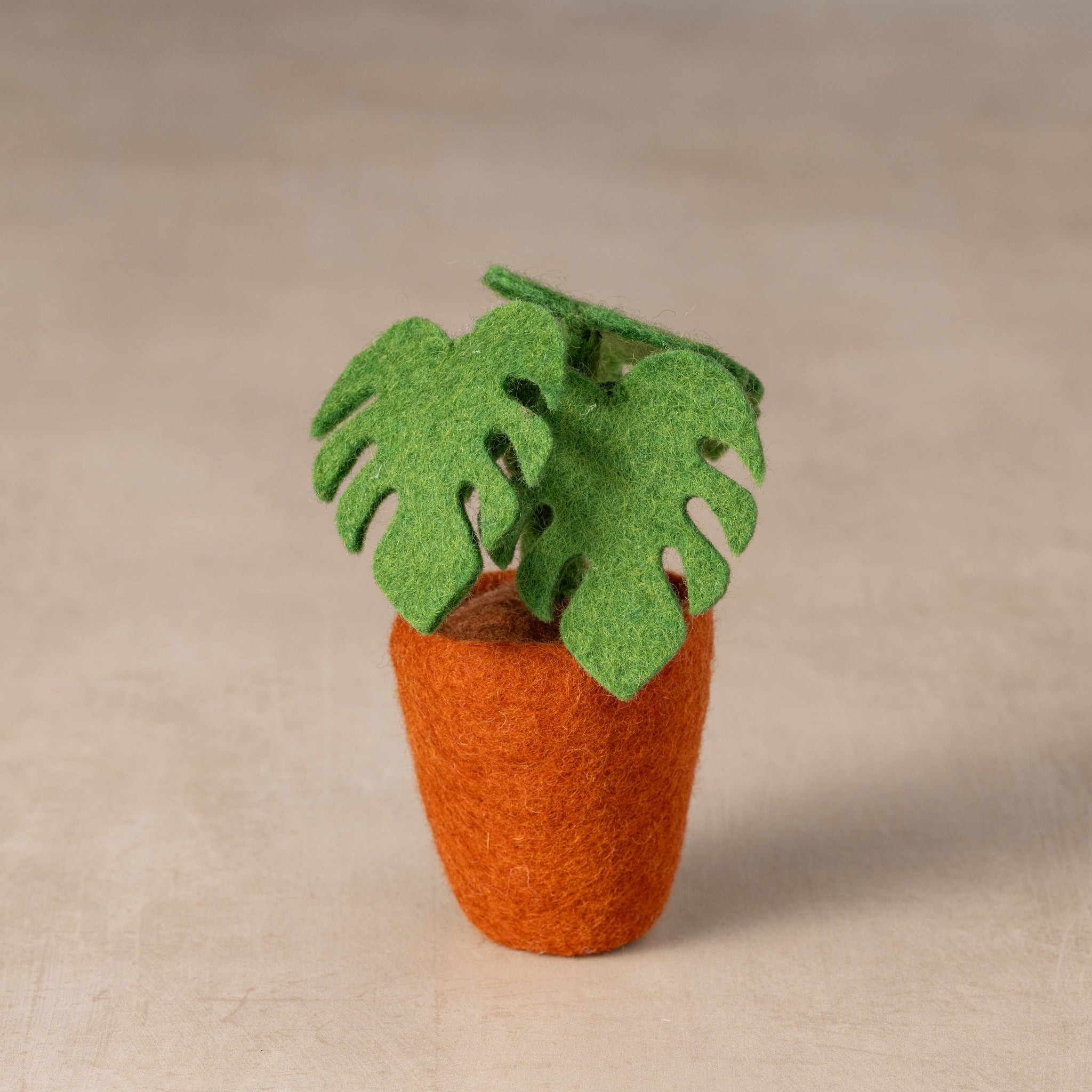 Leaves/pot M/2 felt wool 3Dx5H green/brown