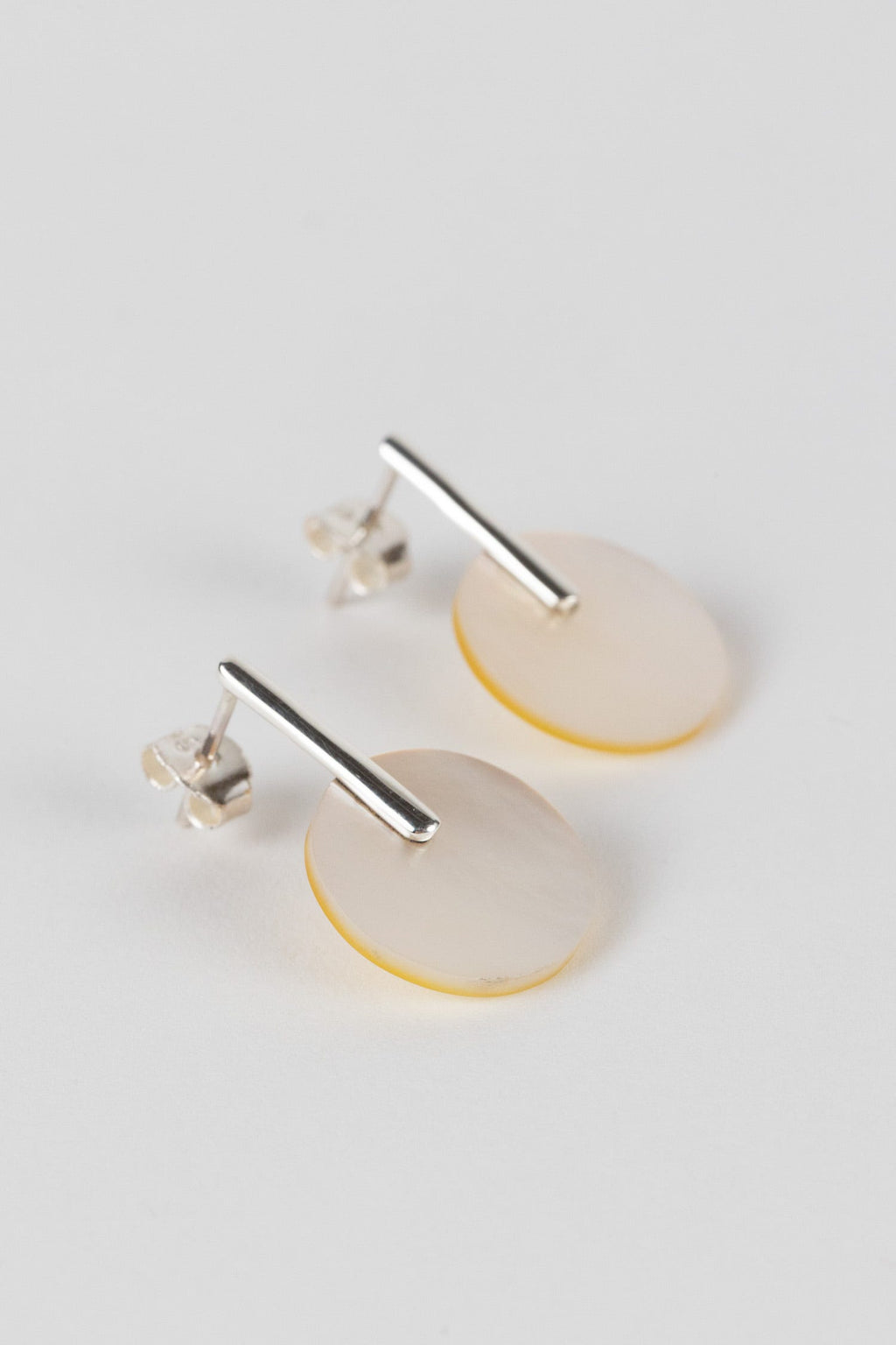 Earrings post luna disc/bar MOP/strlg 1L crm/silv