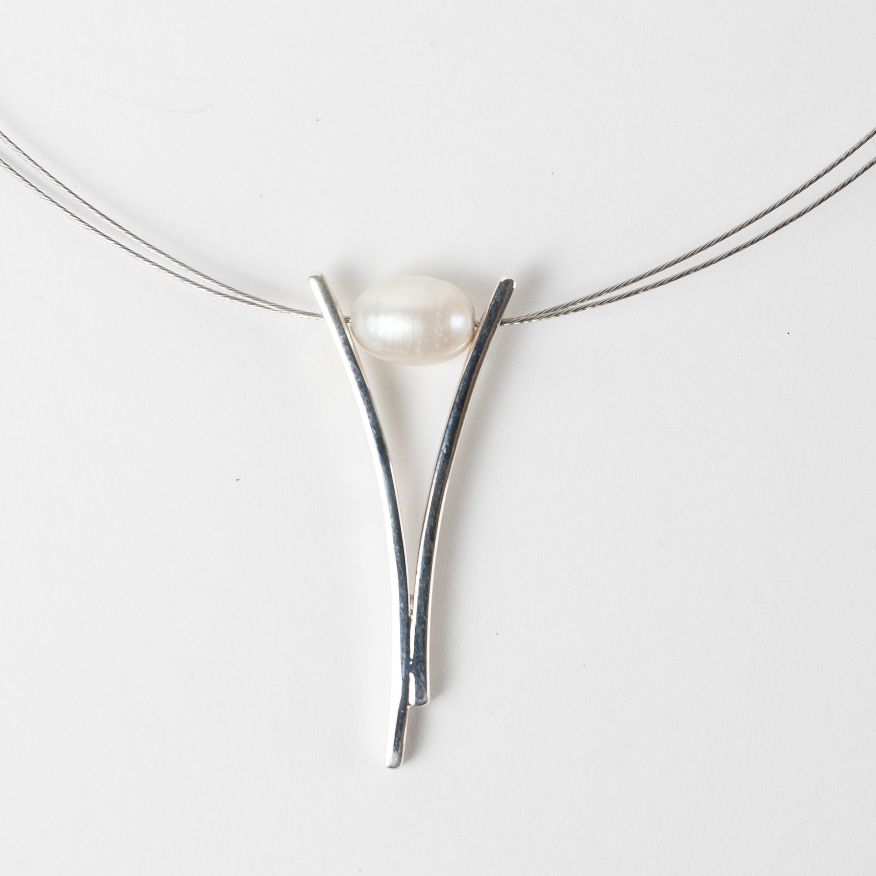 Necklace wire V pend pearl/strlg 19.5L silv/white
