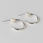 Earrings hoop post pearl/strlg .75D silver/white
