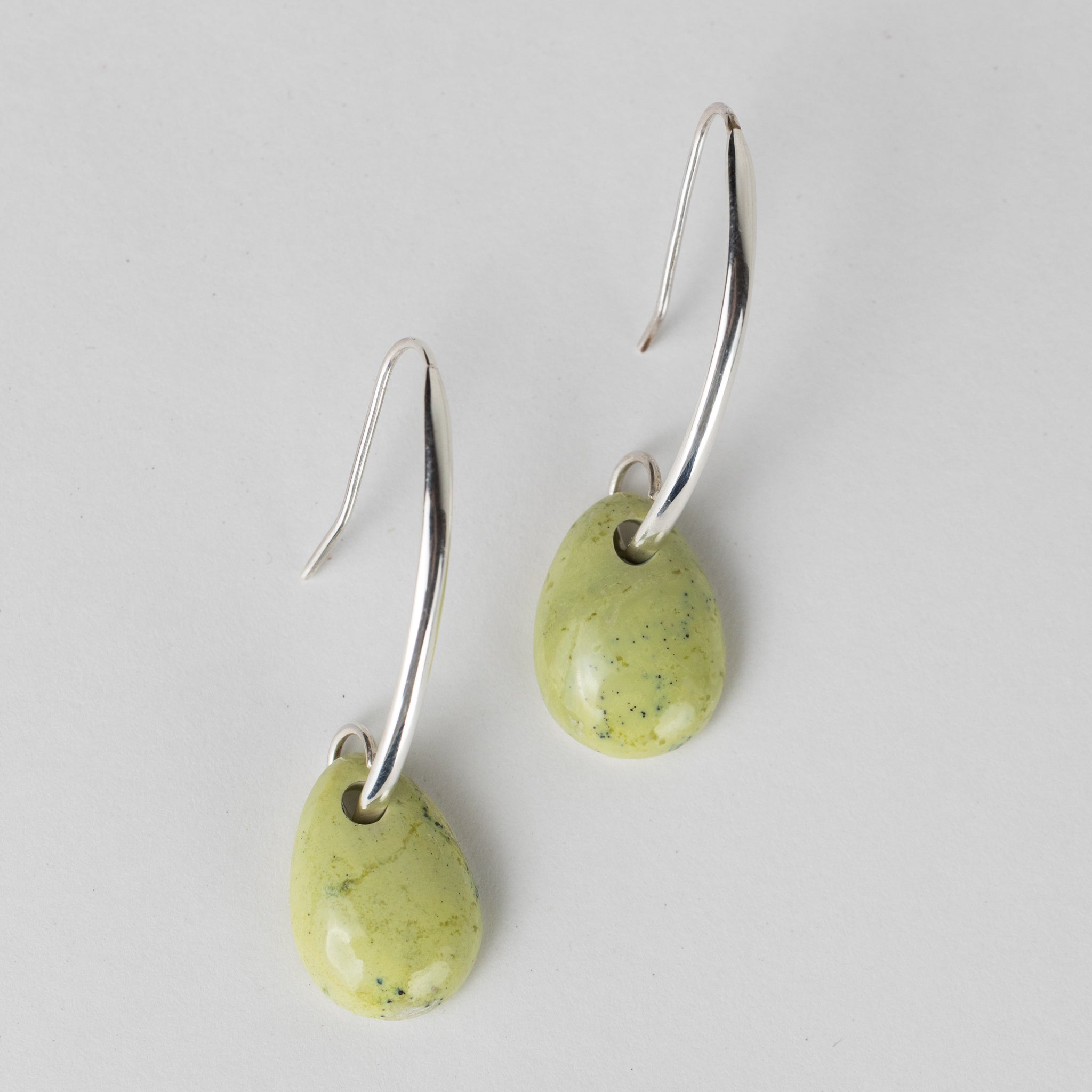 Earrings pull thru serpentine/strlg 2L silver/grn