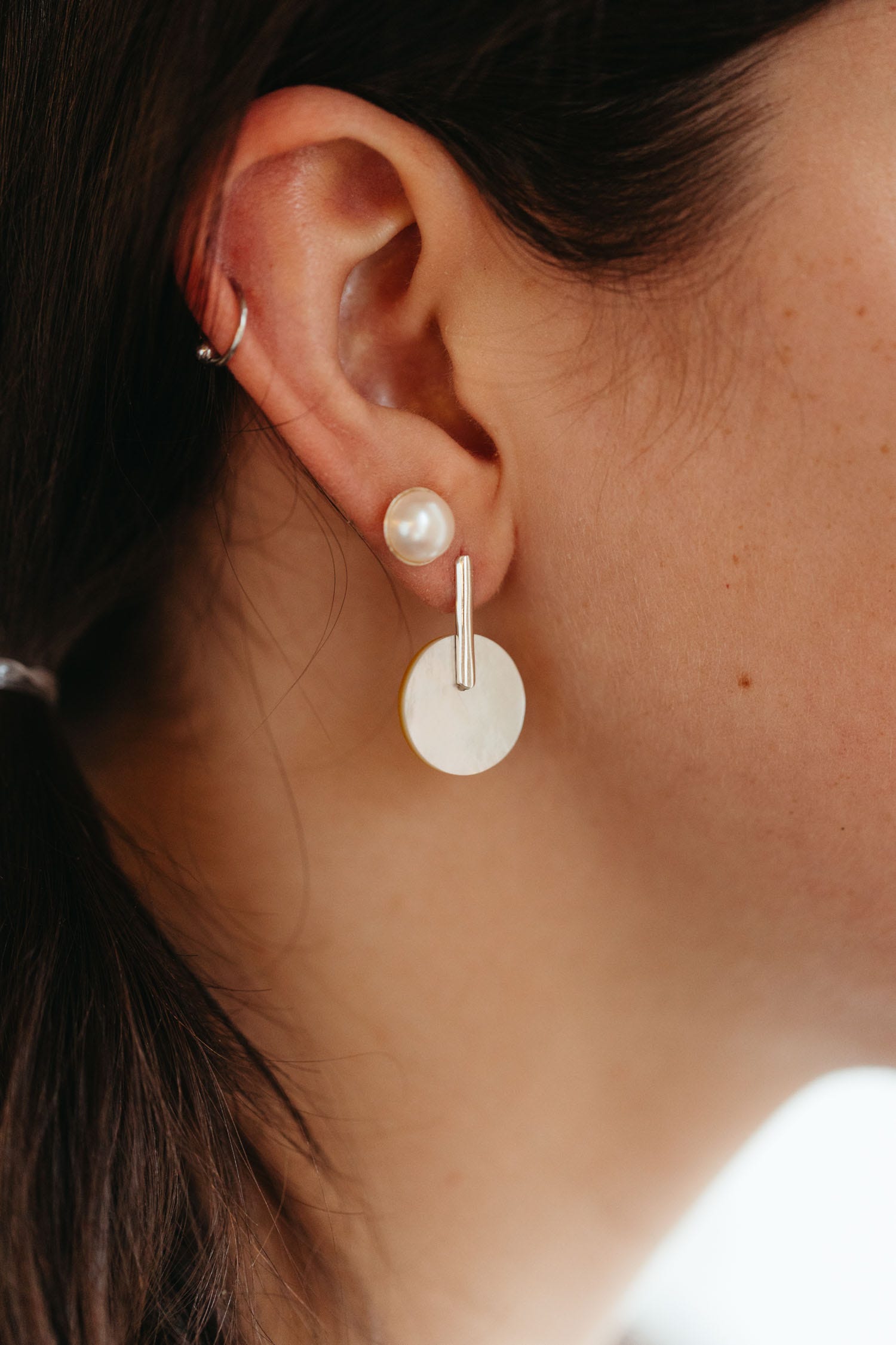 Earrings stud freshwater pearl/strlg .3D crm/silv