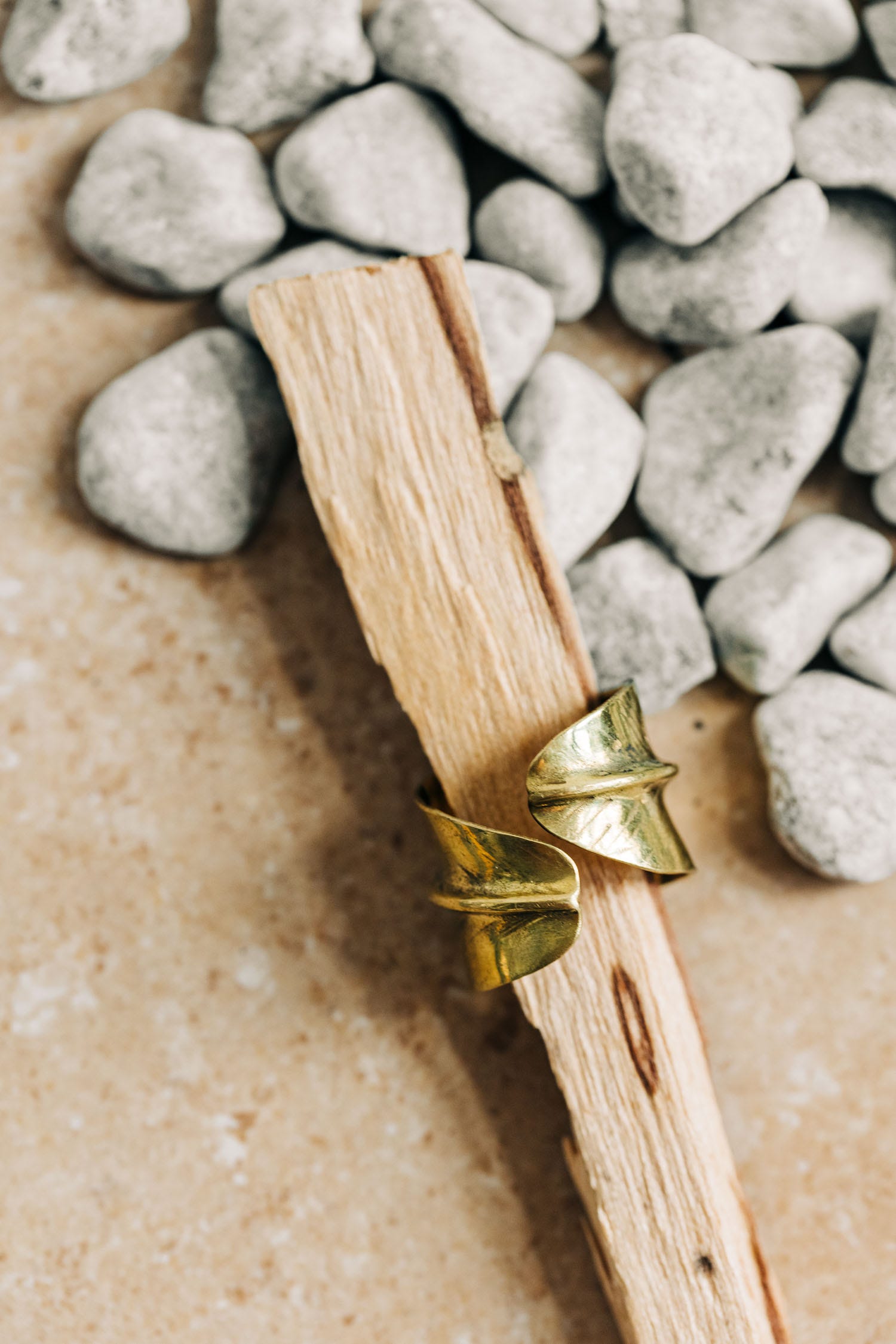 Ring wrap tapered cinchona leaf brass .75W brass
