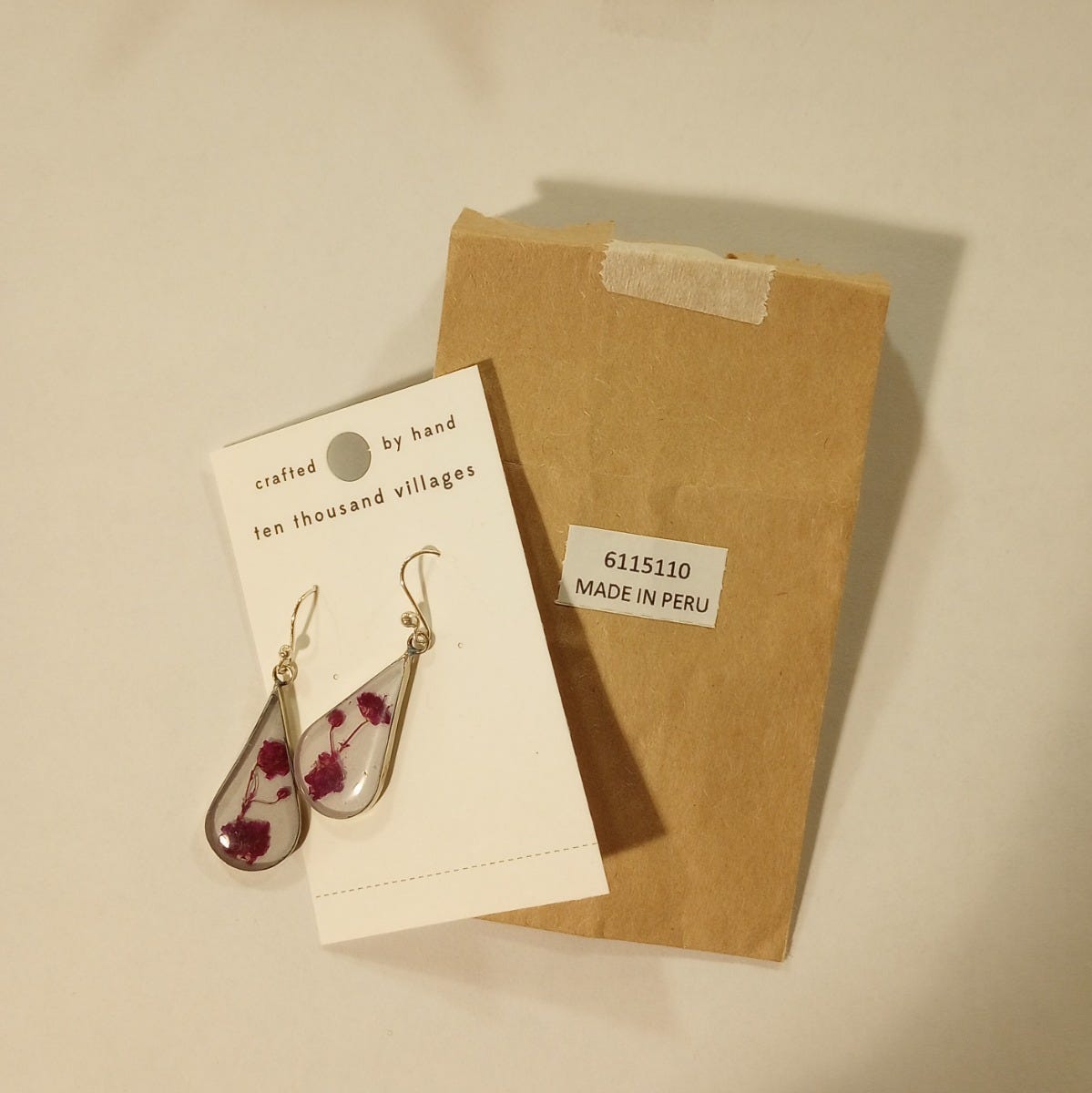 Earrings rain drop dried flower/resin 2L prpl/wht