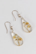Earrings rain drop dried flower/resin 2L clear/wht