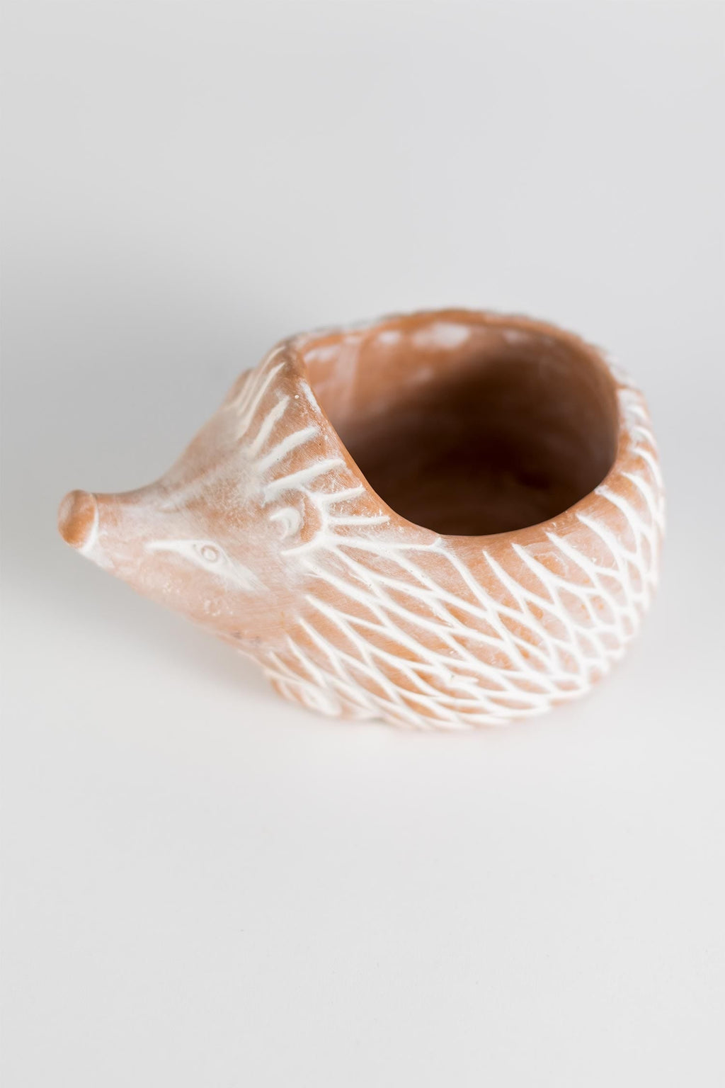 Planter hedgehog t-cotta 7Lx4.5H whitewash