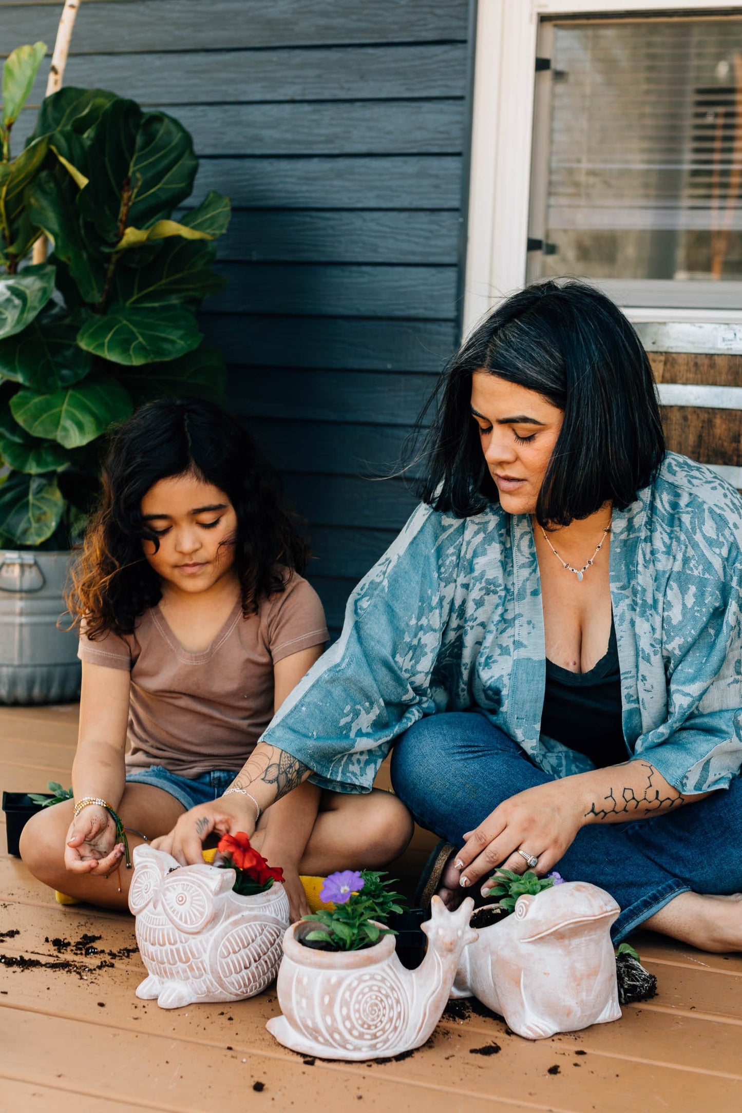 Planter owl terra cotta 7Lx5Wx6H white wash