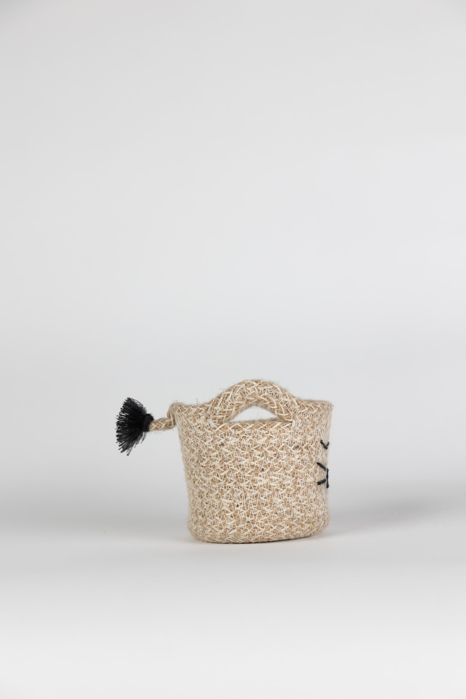 Basket mini cat face jute 3.75Dx4.5H tan/black
