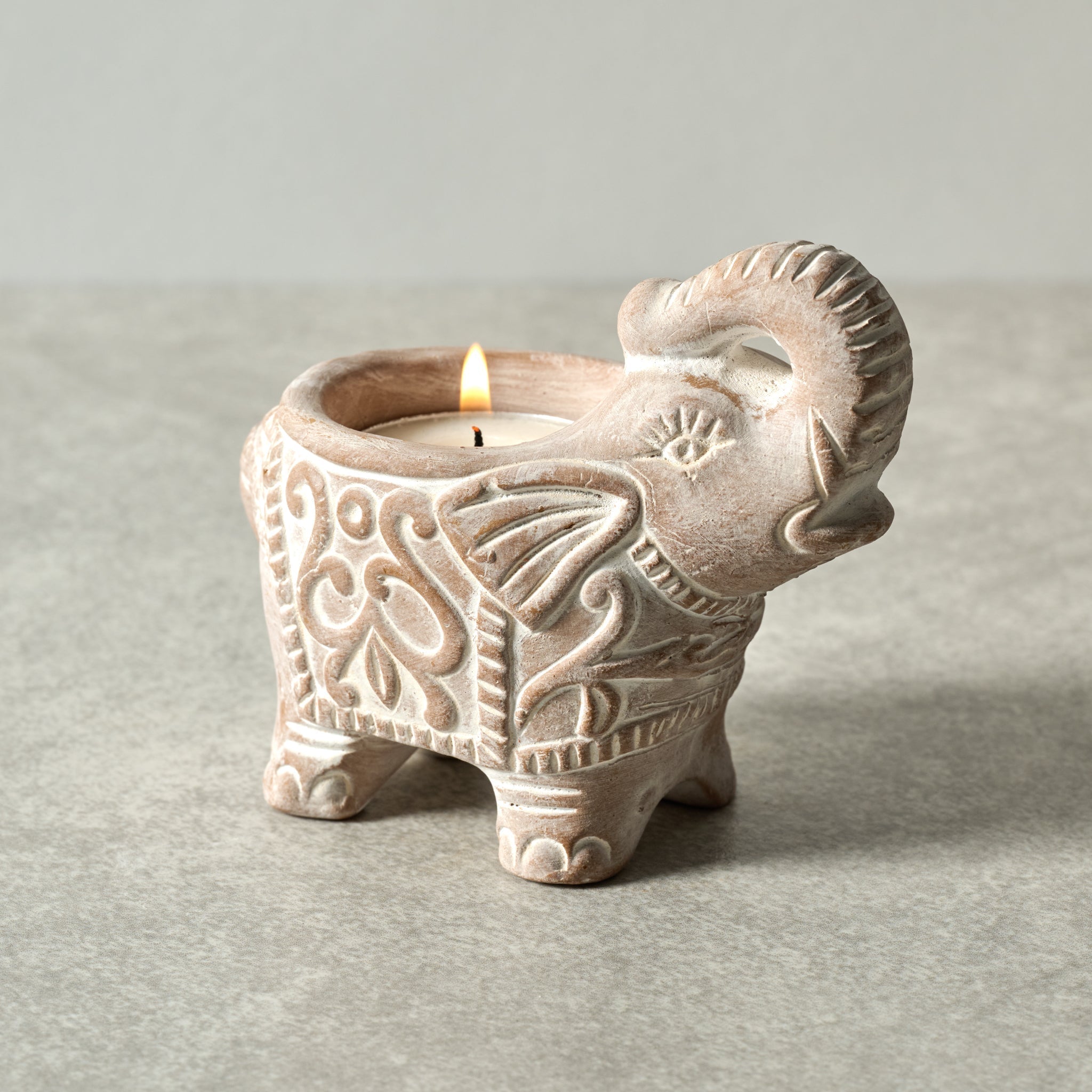Candleholder elephant M/2 t-cotta 4Lx3.5H whtwash