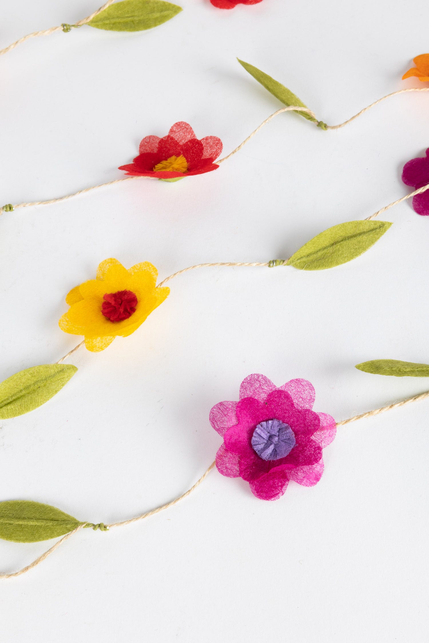 Garland 3D flowers silk paper 2Dx12ft multi/bright