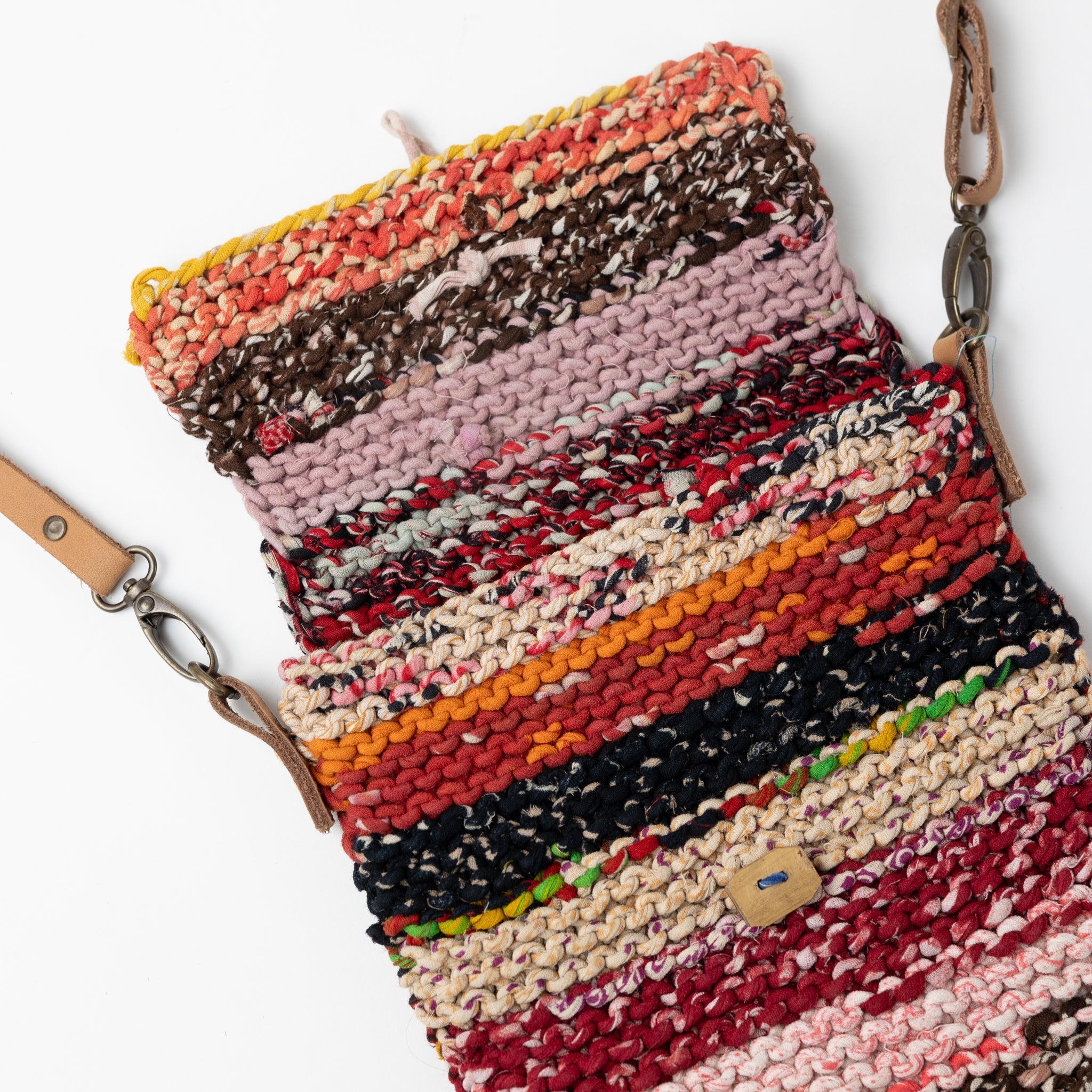 Bag crossbody knit sari/lthr 6.25Wx8H tan/asst
