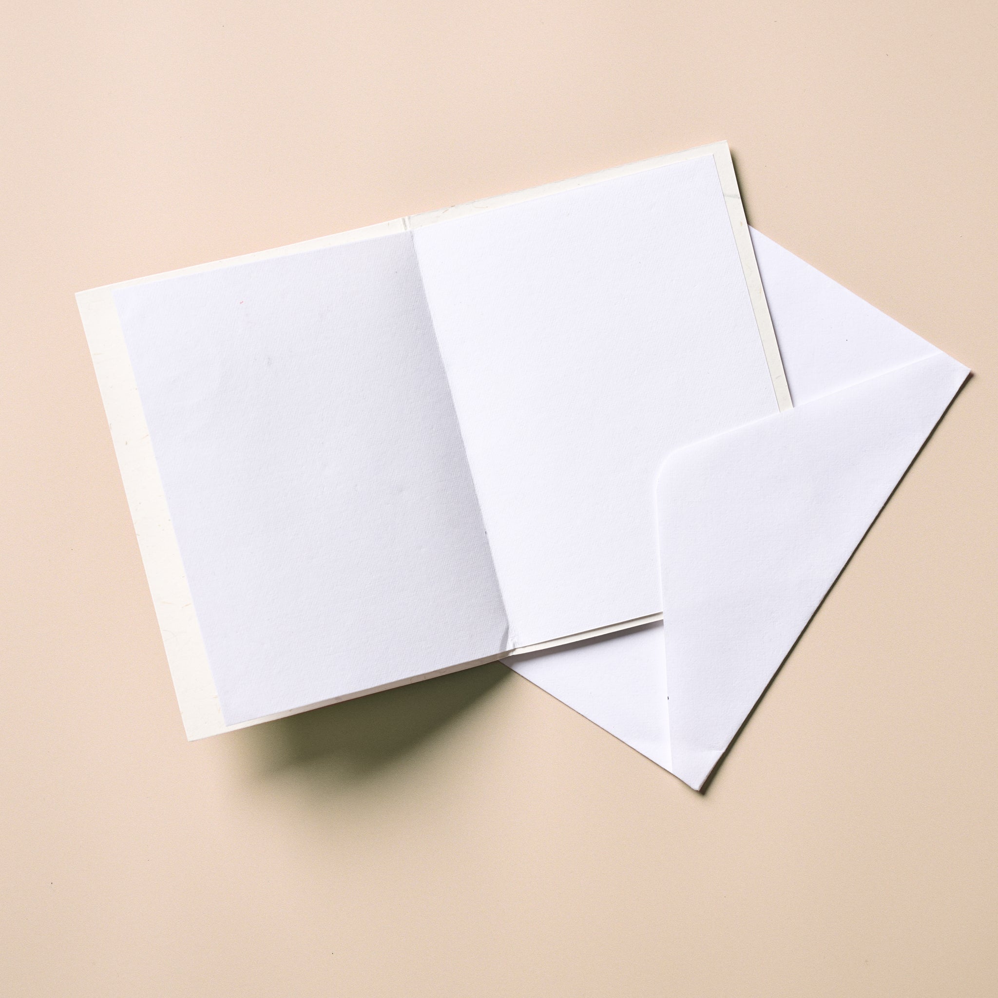 Card geometric M/3 ppr/wd/wr 4.25x6 wht/gld/rd/brn