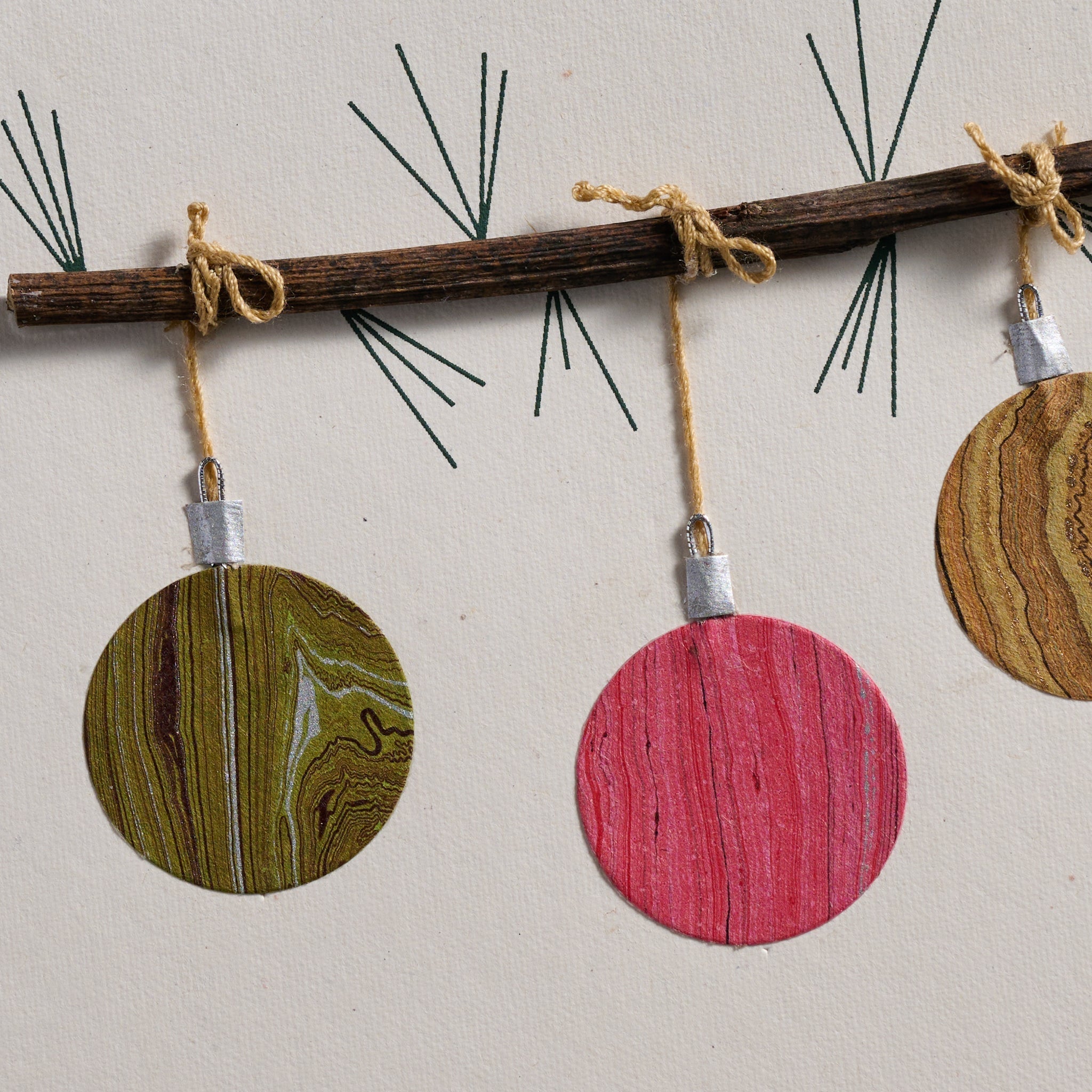 Card 3 ornaments on branch M/3 ppr/wd 5x7 grn/red