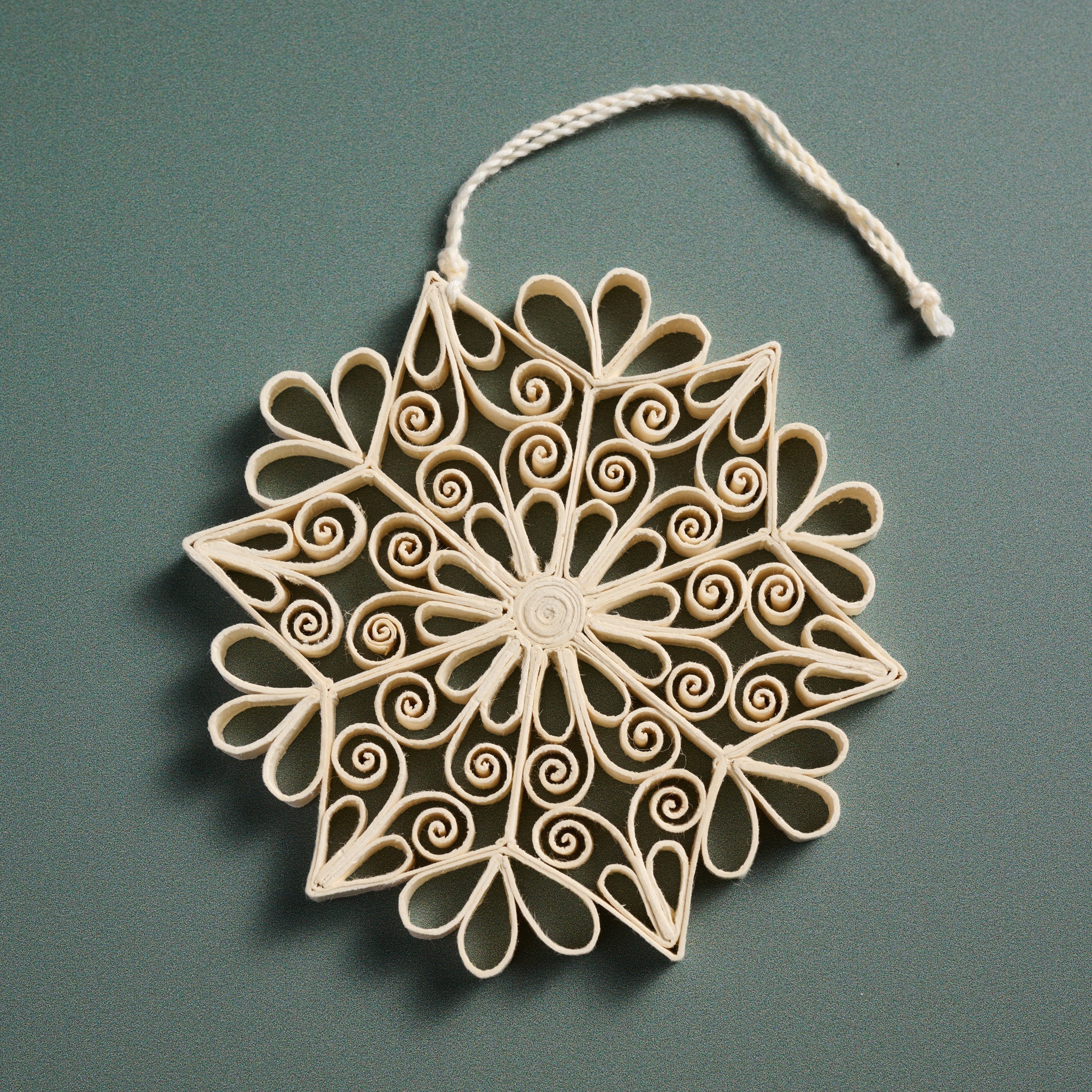 Ornament snowflake M/5 paper 4D ivory