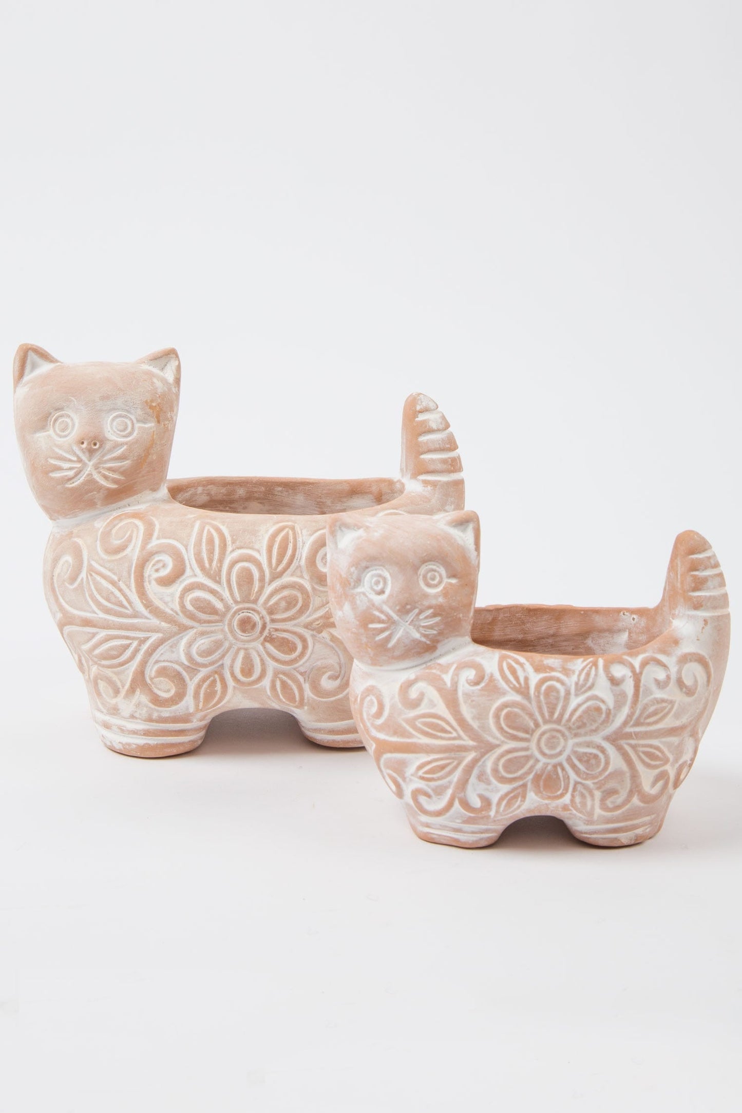 Planter cat whitewashed t-cotta 5Dx4.5H