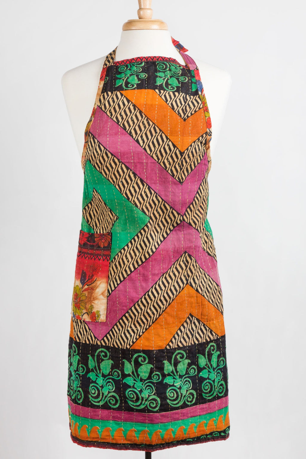 Apron reversible w/pockets asst sari 36L