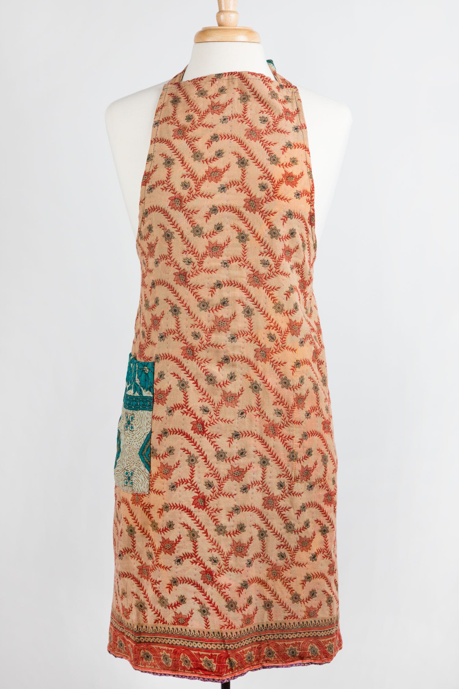 Apron reversible w/pockets asst sari 36L