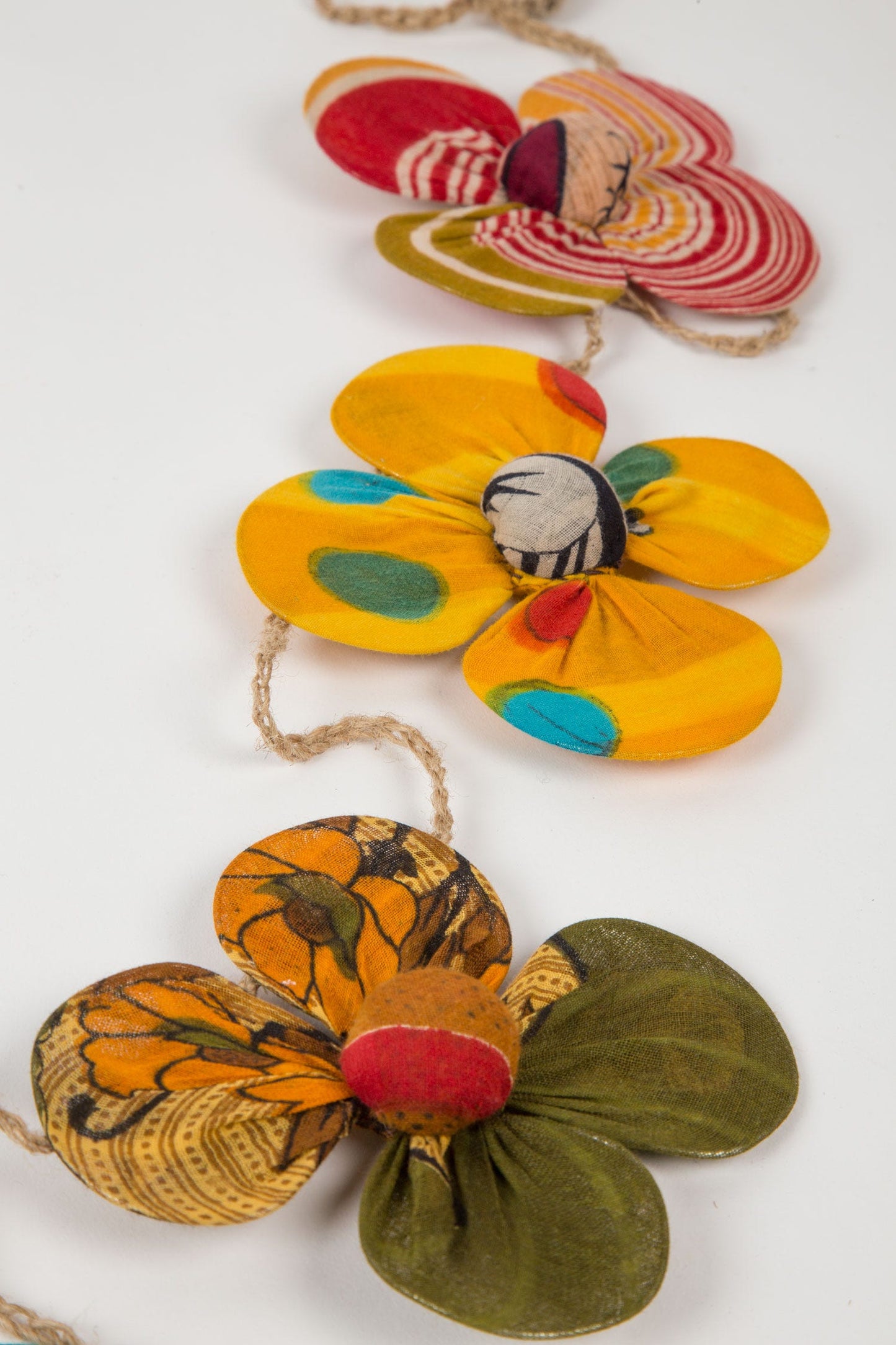 Garland large flowers asst sari 4Dx78L