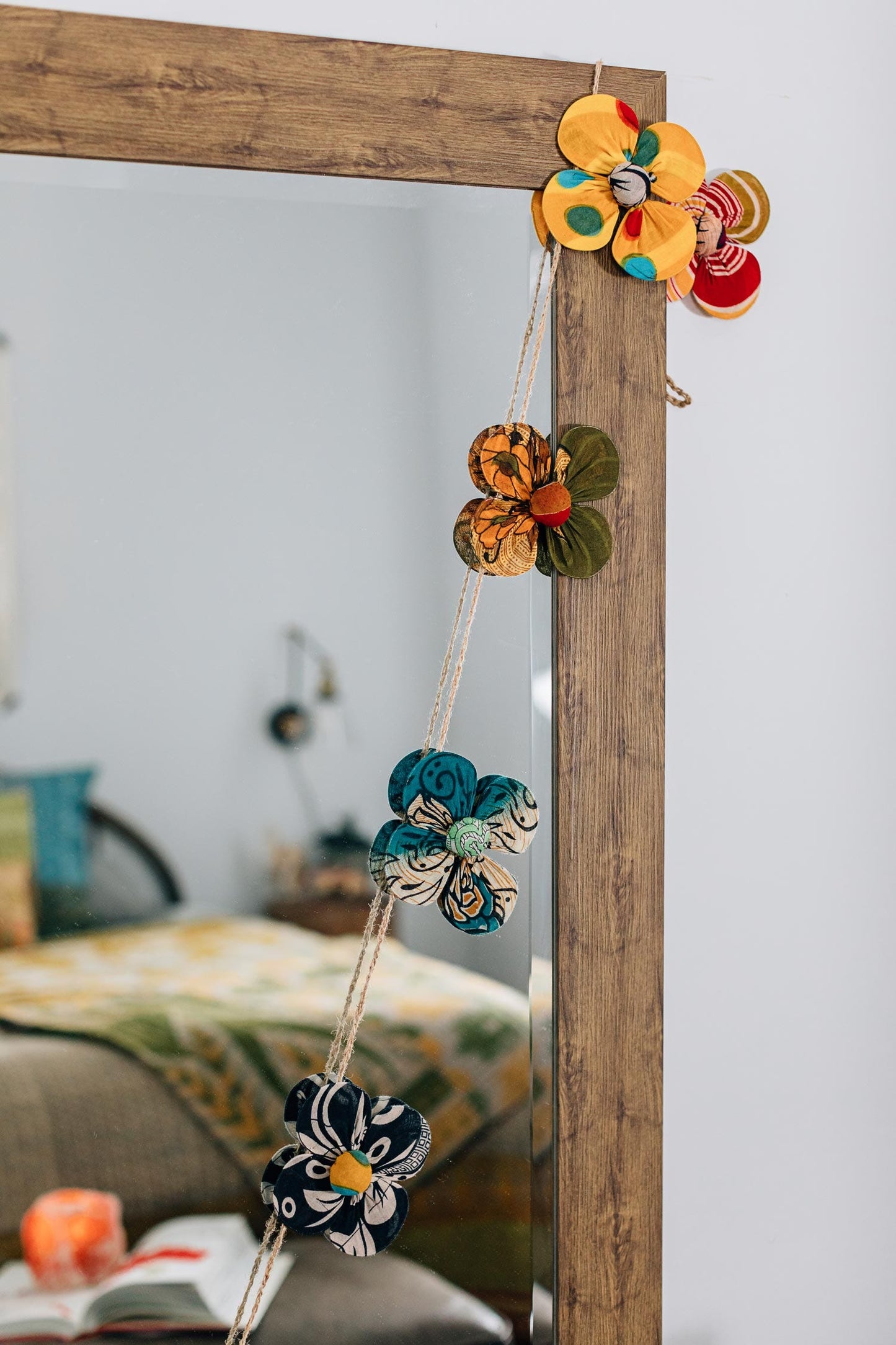 Garland large flowers asst sari 4Dx78L