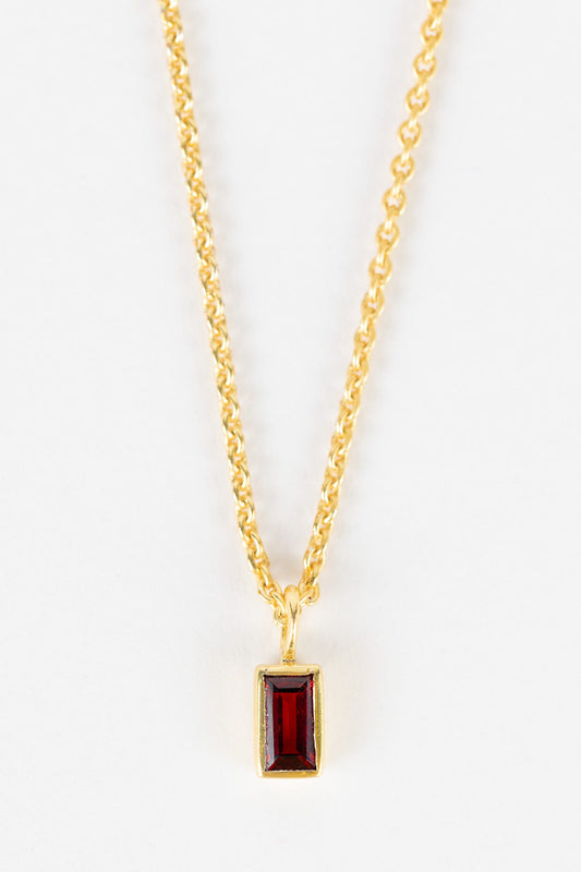 Necklace tiny rect pend garnet/brass 14.5L gld/red