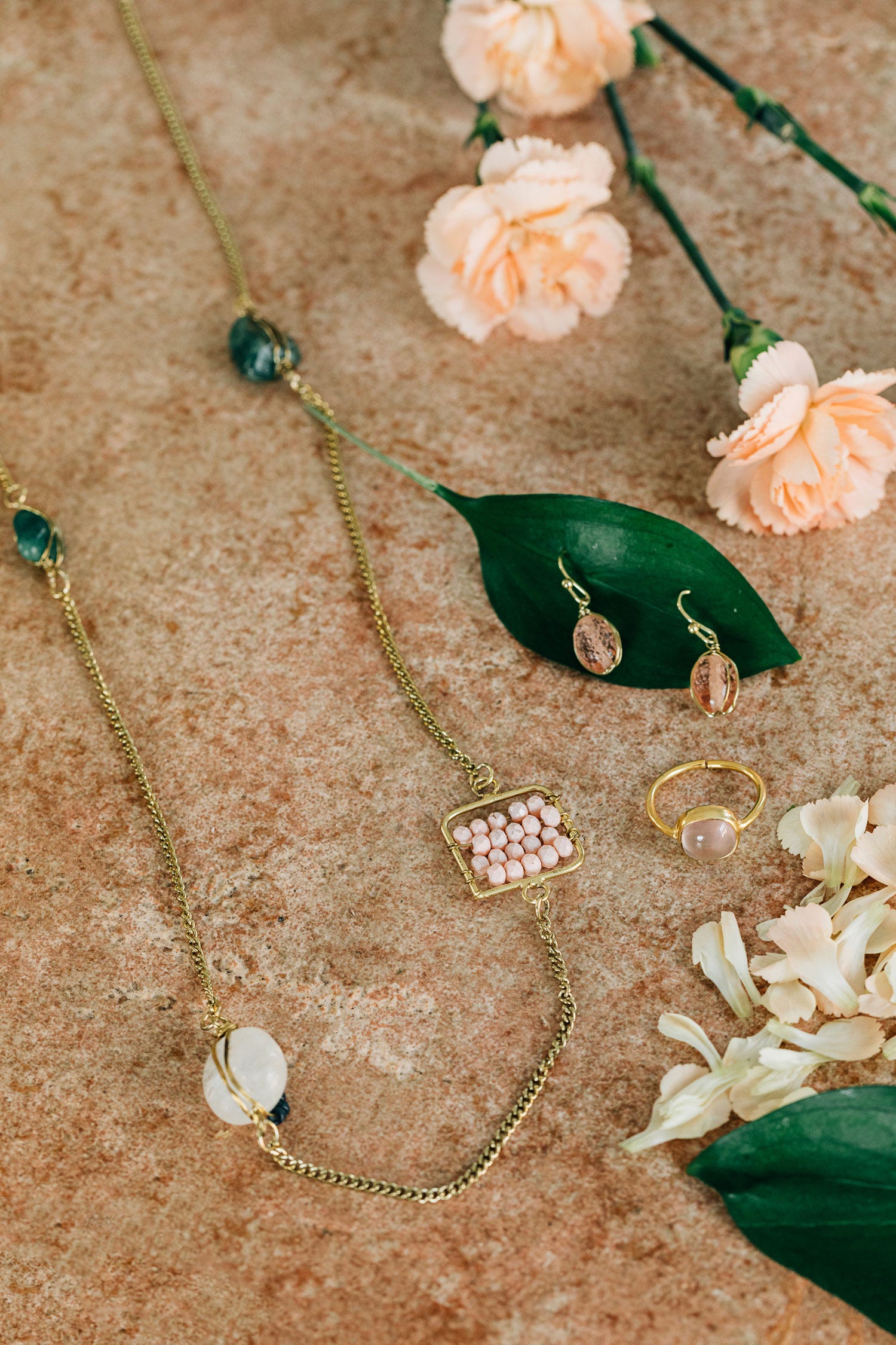 Ring rose quartz/brass adj pink/gold